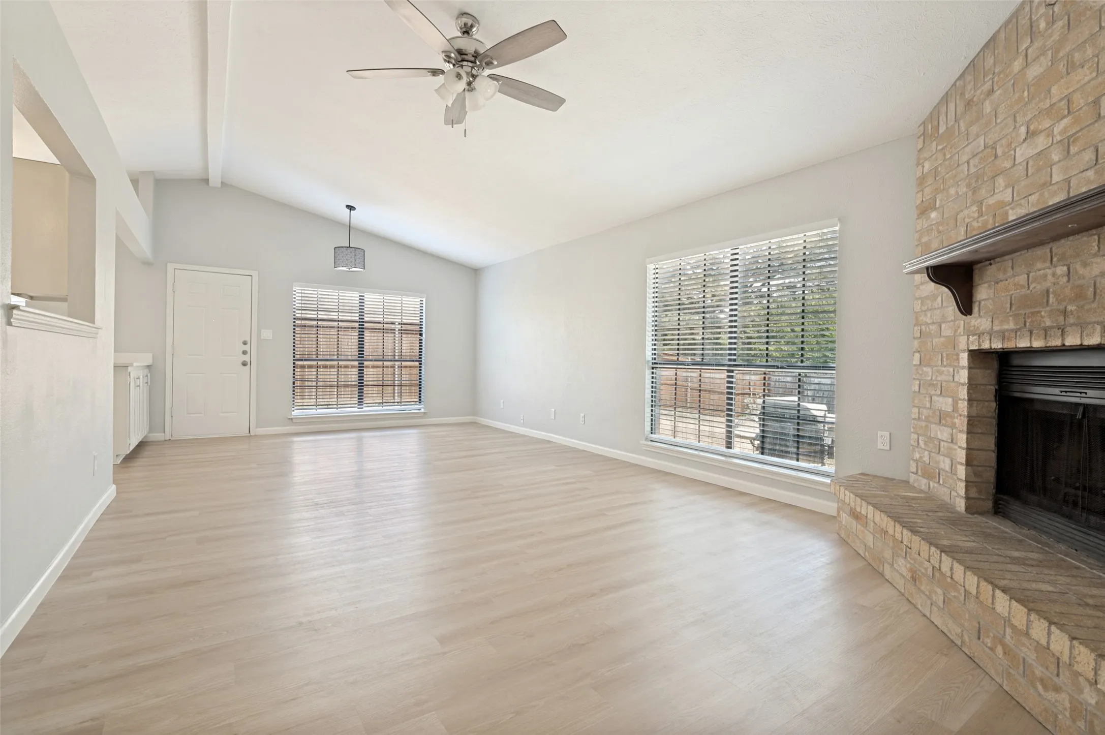 Single Family Residence For Sale in Tarrant County , 2602 Knoll Trail, Euless, Texas 76039, 3 Bedroom, 2 Bathroom, 2 Garage spaces, 1,317 Sqft, built in 1985, mls#21369302, Real Estate Agent in Euless, Homes For Sale in Tarrant county, Homes For Sale in Euless, Realtor in Euless Texas, Real Estate Brokerage Independent Realty Texas, Luminita Cordes Realtor