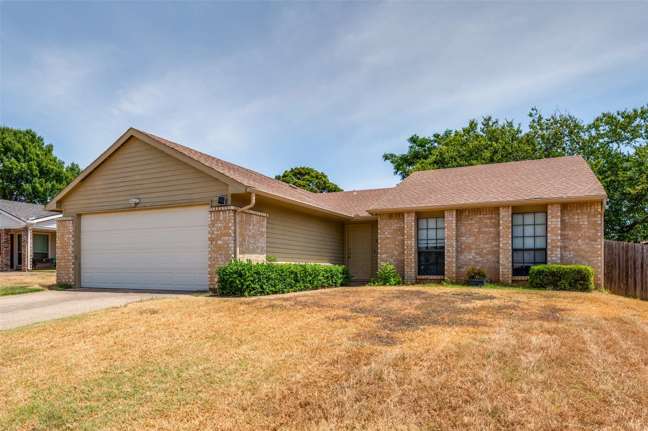 Single Family Residence For Sale in Tarrant County , 2602 Knoll Trail, Euless, Texas 76039, 3 Bedroom, 2 Bathroom, 2 Garage spaces, 1,317 Sqft, built in 1985, mls#21369302, Real Estate Agent in Euless, Homes For Sale in Tarrant county, Homes For Sale in Euless, Realtor in Euless Texas, Real Estate Brokerage Independent Realty Texas, Luminita Cordes Realtor