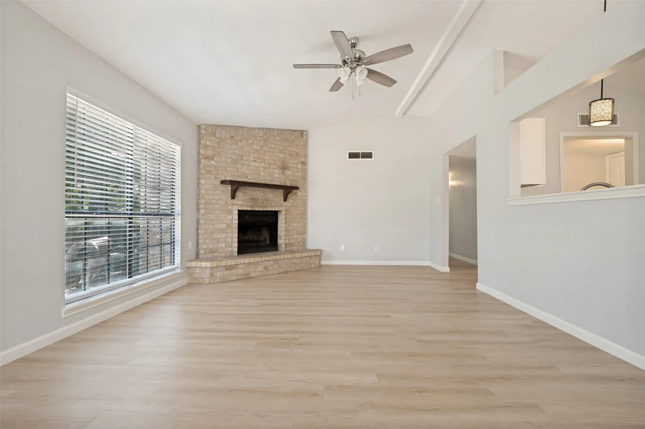 Single Family Residence For Sale in Tarrant County , 2602 Knoll Trail, Euless, Texas 76039, 3 Bedroom, 2 Bathroom, 2 Garage spaces, 1,317 Sqft, built in 1985, mls#21369302, Real Estate Agent in Euless, Homes For Sale in Tarrant county, Homes For Sale in Euless, Realtor in Euless Texas, Real Estate Brokerage Independent Realty Texas, Luminita Cordes Realtor