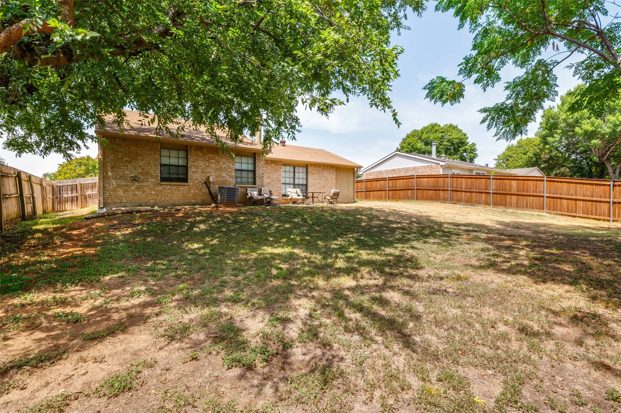 Single Family Residence For Sale in Tarrant County , 2602 Knoll Trail, Euless, Texas 76039, 3 Bedroom, 2 Bathroom, 2 Garage spaces, 1,317 Sqft, built in 1985, mls#21369302, Real Estate Agent in Euless, Homes For Sale in Tarrant county, Homes For Sale in Euless, Realtor in Euless Texas, Real Estate Brokerage Independent Realty Texas, Luminita Cordes Realtor