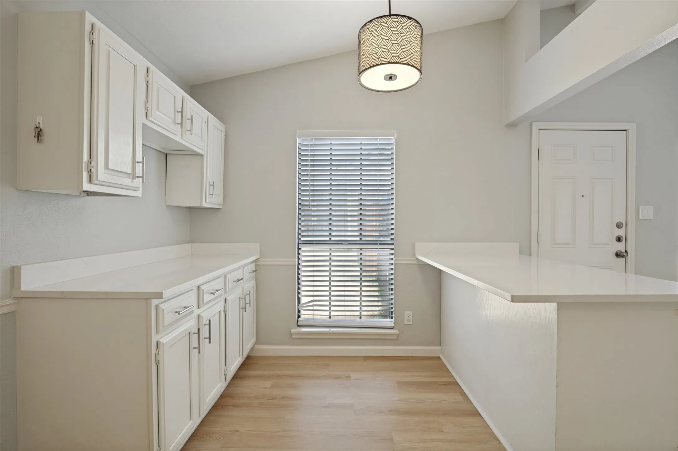 Single Family Residence For Sale in Tarrant County , 2602 Knoll Trail, Euless, Texas 76039, 3 Bedroom, 2 Bathroom, 2 Garage spaces, 1,317 Sqft, built in 1985, mls#21369302, Real Estate Agent in Euless, Homes For Sale in Tarrant county, Homes For Sale in Euless, Realtor in Euless Texas, Real Estate Brokerage Independent Realty Texas, Luminita Cordes Realtor