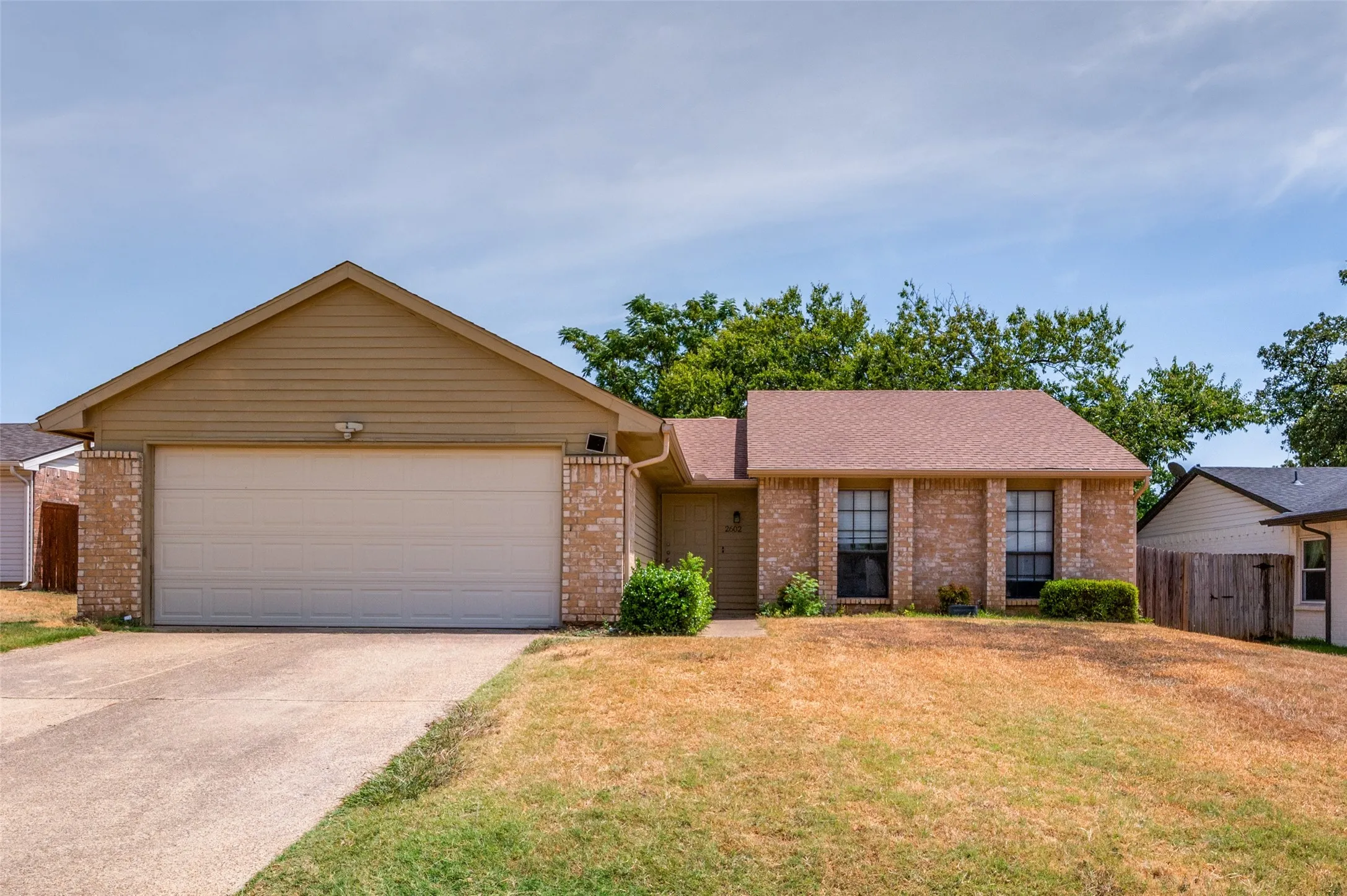 Single Family Residence For Sale in Tarrant County , 2602 Knoll Trail, Euless, Texas 76039, 3 Bedroom, 2 Bathroom, 2 Garage spaces, 1,317 Sqft, built in 1985, mls#21369302, Real Estate Agent in Euless, Homes For Sale in Tarrant county, Homes For Sale in Euless, Realtor in Euless Texas, Real Estate Brokerage Independent Realty Texas, Luminita Cordes Realtor
