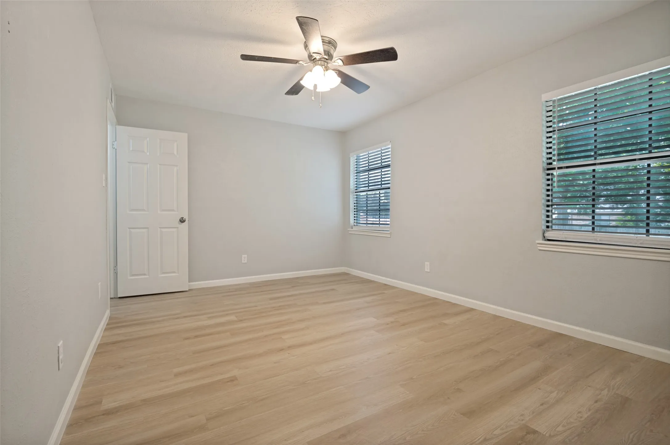 Single Family Residence For Sale in Tarrant County , 2602 Knoll Trail, Euless, Texas 76039, 3 Bedroom, 2 Bathroom, 2 Garage spaces, 1,317 Sqft, built in 1985, mls#21369302, Real Estate Agent in Euless, Homes For Sale in Tarrant county, Homes For Sale in Euless, Realtor in Euless Texas, Real Estate Brokerage Independent Realty Texas, Luminita Cordes Realtor