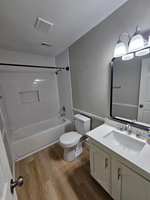 Single Family Residence For Sale in Tarrant County , 2602 Knoll Trail, Euless, Texas 76039, 3 Bedroom, 2 Bathroom, 2 Garage spaces, 1,317 Sqft, built in 1985, mls#21369302, Real Estate Agent in Euless, Homes For Sale in Tarrant county, Homes For Sale in Euless, Realtor in Euless Texas, Real Estate Brokerage Independent Realty Texas, Luminita Cordes Realtor