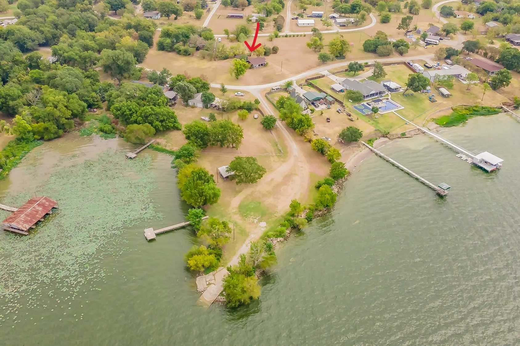 Single Family Residence For Sale in Hunt County , 7656 Shoreline Drive, Lone Oak, Texas 75453, 2 Bedroom, 1 Bathroom, 1 Garage spaces, 999 Sqft, built in 1979, mls#21362085, Real Estate Agent in Lone Oak, Homes For Sale in Hunt county, Homes For Sale in Lone Oak, Realtor in Lone Oak Texas, Real Estate Brokerage Independent Realty Texas, Luminita Cordes Realtor