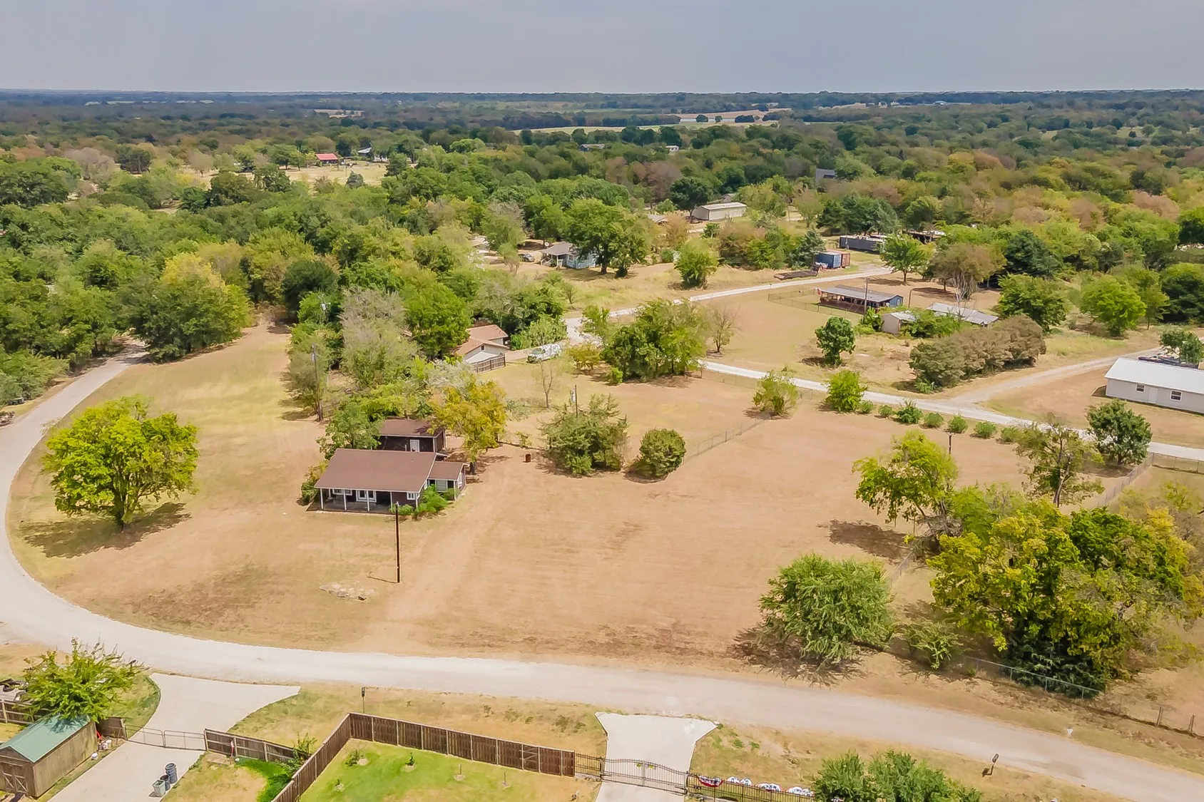 Single Family Residence For Sale in Hunt County , 7656 Shoreline Drive, Lone Oak, Texas 75453, 2 Bedroom, 1 Bathroom, 1 Garage spaces, 999 Sqft, built in 1979, mls#21362085, Real Estate Agent in Lone Oak, Homes For Sale in Hunt county, Homes For Sale in Lone Oak, Realtor in Lone Oak Texas, Real Estate Brokerage Independent Realty Texas, Luminita Cordes Realtor