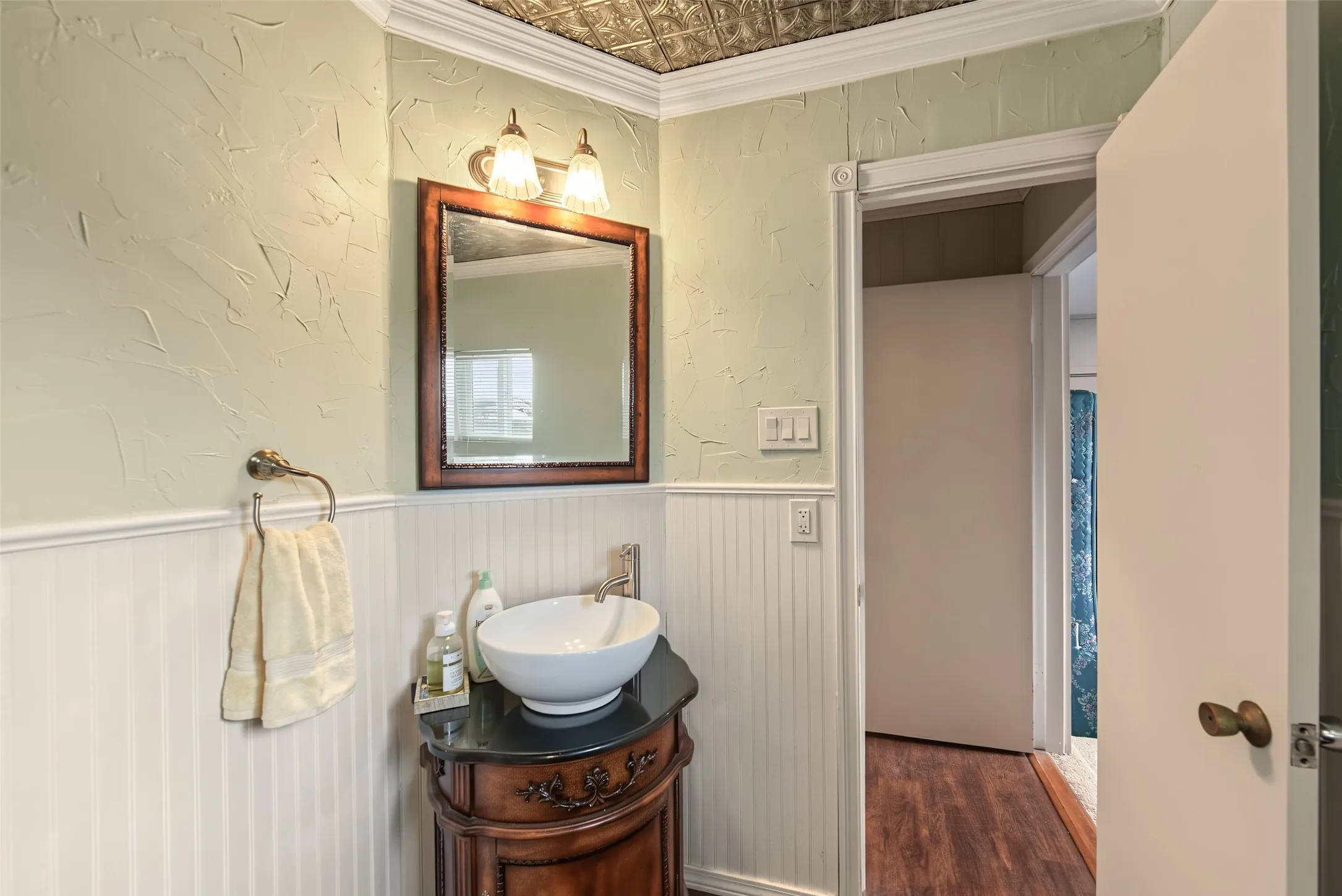 Single Family Residence For Sale in Hunt County , 7656 Shoreline Drive, Lone Oak, Texas 75453, 2 Bedroom, 1 Bathroom, 1 Garage spaces, 999 Sqft, built in 1979, mls#21362085, Real Estate Agent in Lone Oak, Homes For Sale in Hunt county, Homes For Sale in Lone Oak, Realtor in Lone Oak Texas, Real Estate Brokerage Independent Realty Texas, Luminita Cordes Realtor