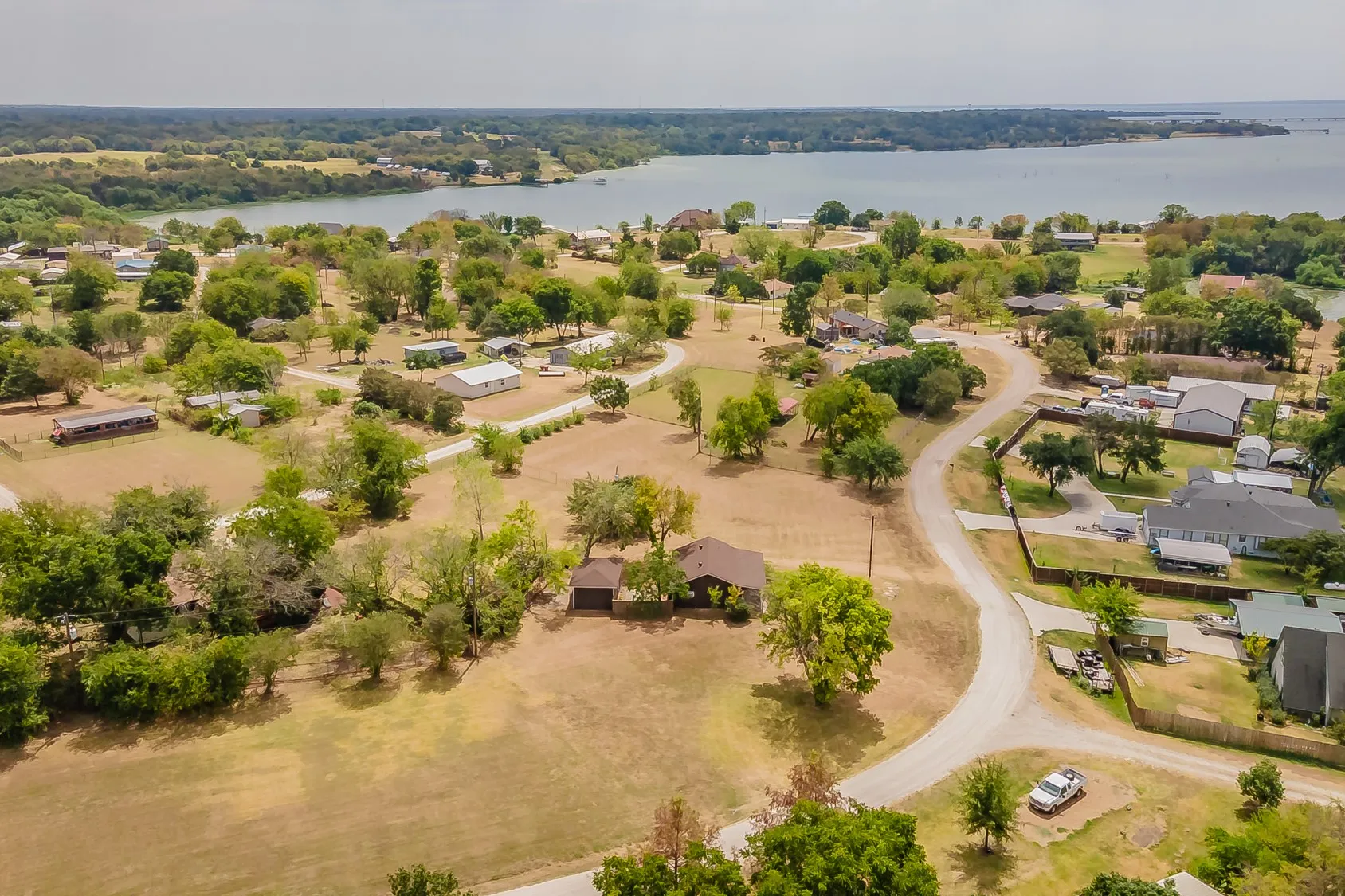 Single Family Residence For Sale in Hunt County , 7656 Shoreline Drive, Lone Oak, Texas 75453, 2 Bedroom, 1 Bathroom, 1 Garage spaces, 999 Sqft, built in 1979, mls#21362085, Real Estate Agent in Lone Oak, Homes For Sale in Hunt county, Homes For Sale in Lone Oak, Realtor in Lone Oak Texas, Real Estate Brokerage Independent Realty Texas, Luminita Cordes Realtor