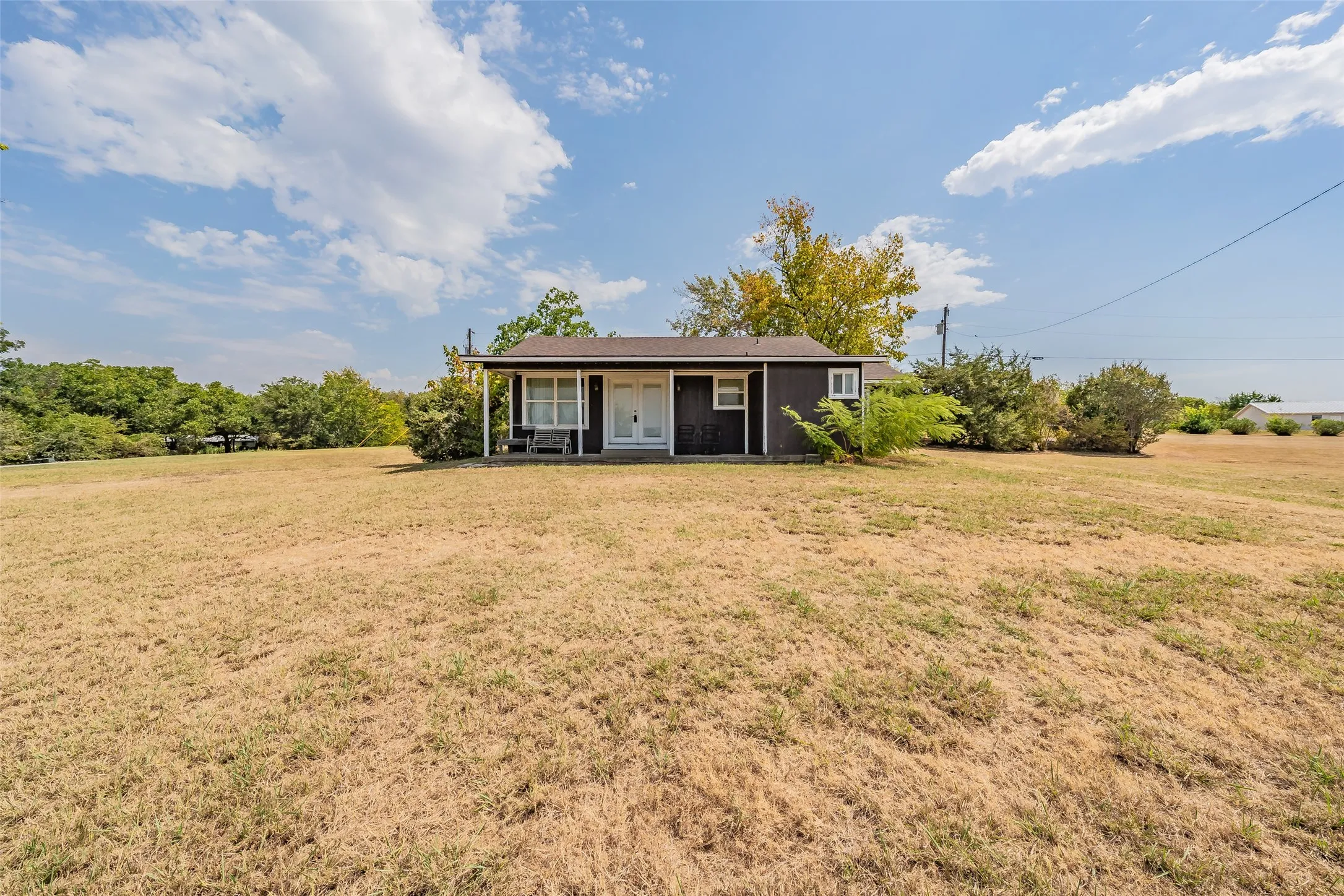 Single Family Residence For Sale in Hunt County , 7656 Shoreline Drive, Lone Oak, Texas 75453, 2 Bedroom, 1 Bathroom, 1 Garage spaces, 999 Sqft, built in 1979, mls#21362085, Real Estate Agent in Lone Oak, Homes For Sale in Hunt county, Homes For Sale in Lone Oak, Realtor in Lone Oak Texas, Real Estate Brokerage Independent Realty Texas, Luminita Cordes Realtor