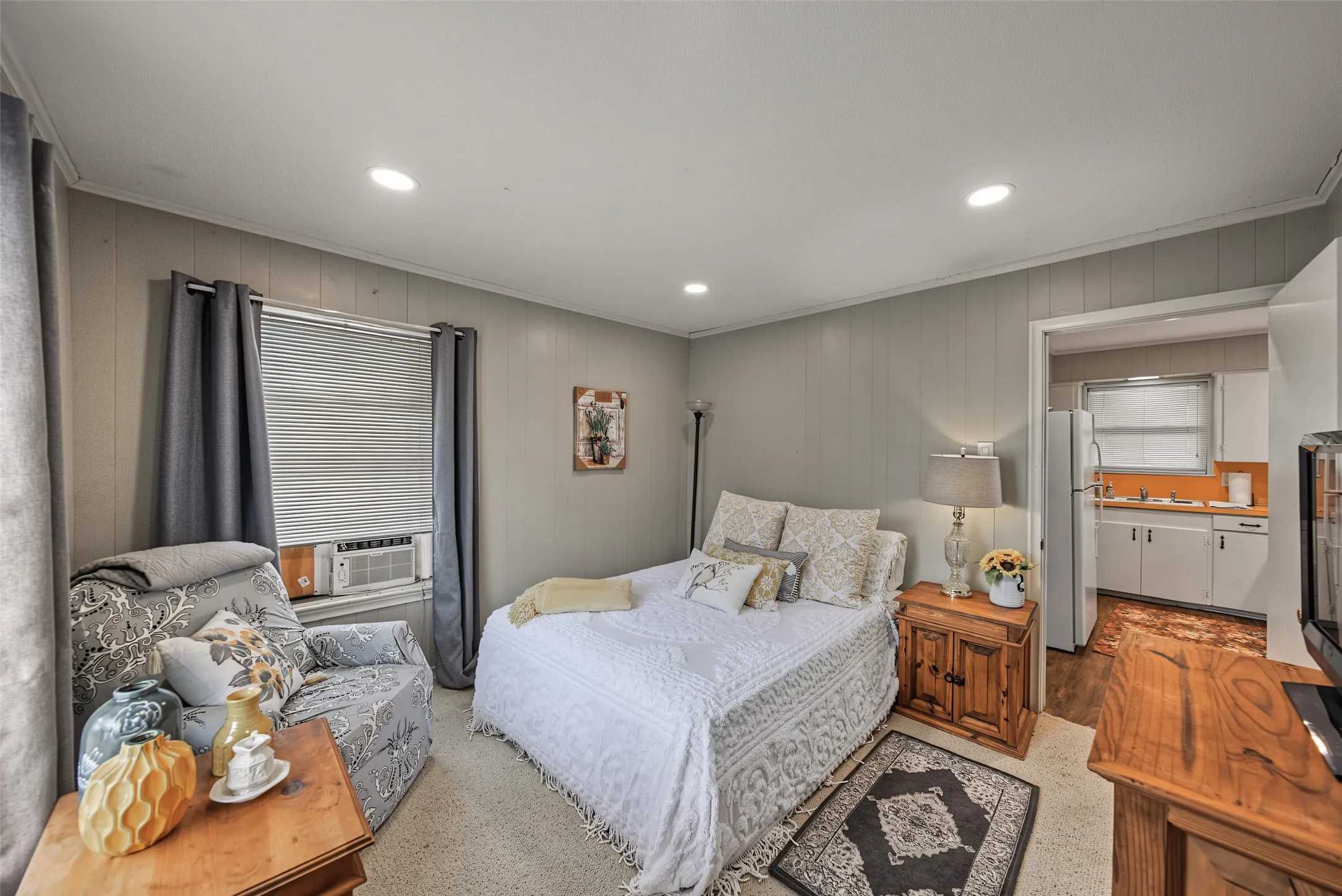 Single Family Residence For Sale in Hunt County , 7656 Shoreline Drive, Lone Oak, Texas 75453, 2 Bedroom, 1 Bathroom, 1 Garage spaces, 999 Sqft, built in 1979, mls#21362085, Real Estate Agent in Lone Oak, Homes For Sale in Hunt county, Homes For Sale in Lone Oak, Realtor in Lone Oak Texas, Real Estate Brokerage Independent Realty Texas, Luminita Cordes Realtor