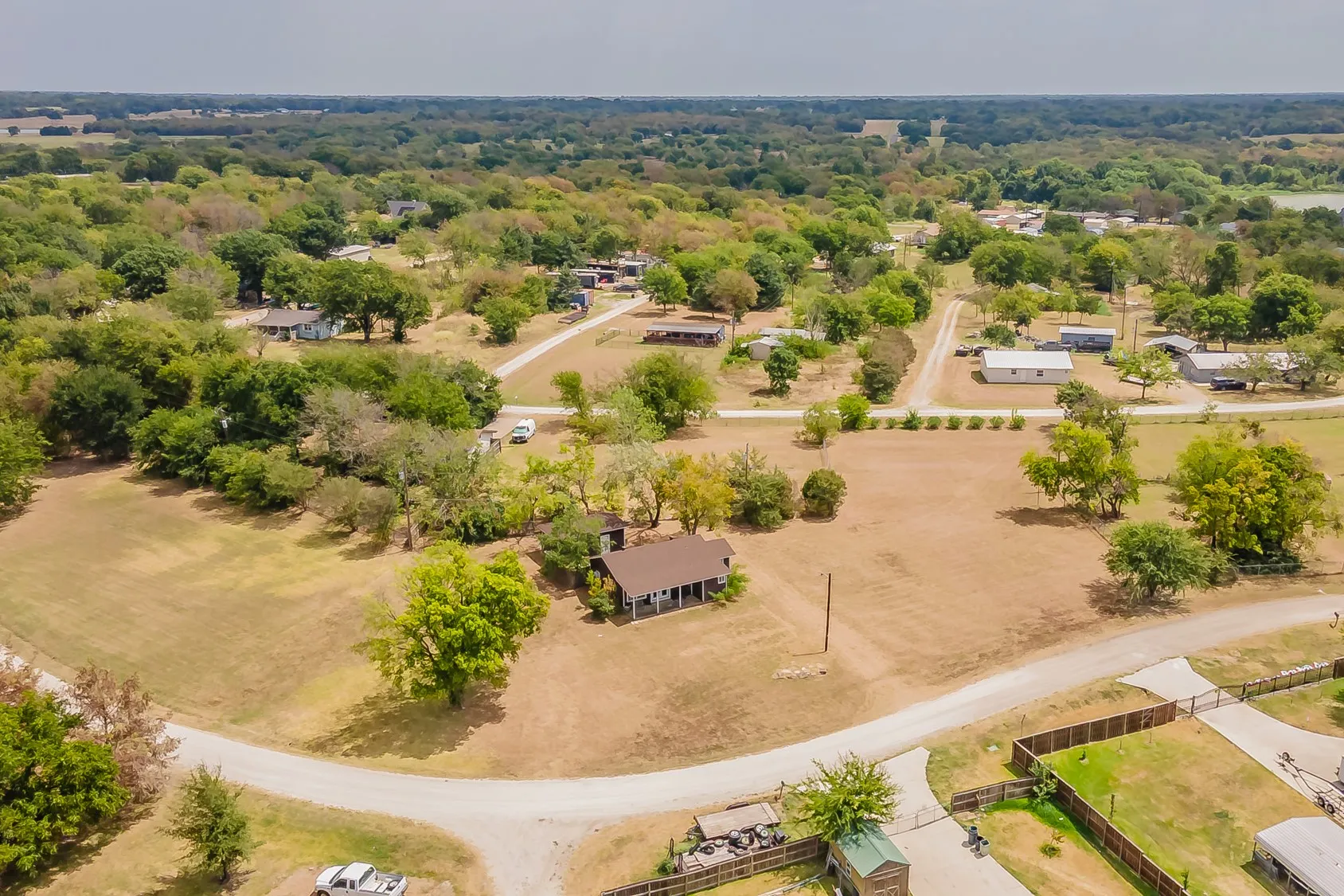 Single Family Residence For Sale in Hunt County , 7656 Shoreline Drive, Lone Oak, Texas 75453, 2 Bedroom, 1 Bathroom, 1 Garage spaces, 999 Sqft, built in 1979, mls#21362085, Real Estate Agent in Lone Oak, Homes For Sale in Hunt county, Homes For Sale in Lone Oak, Realtor in Lone Oak Texas, Real Estate Brokerage Independent Realty Texas, Luminita Cordes Realtor