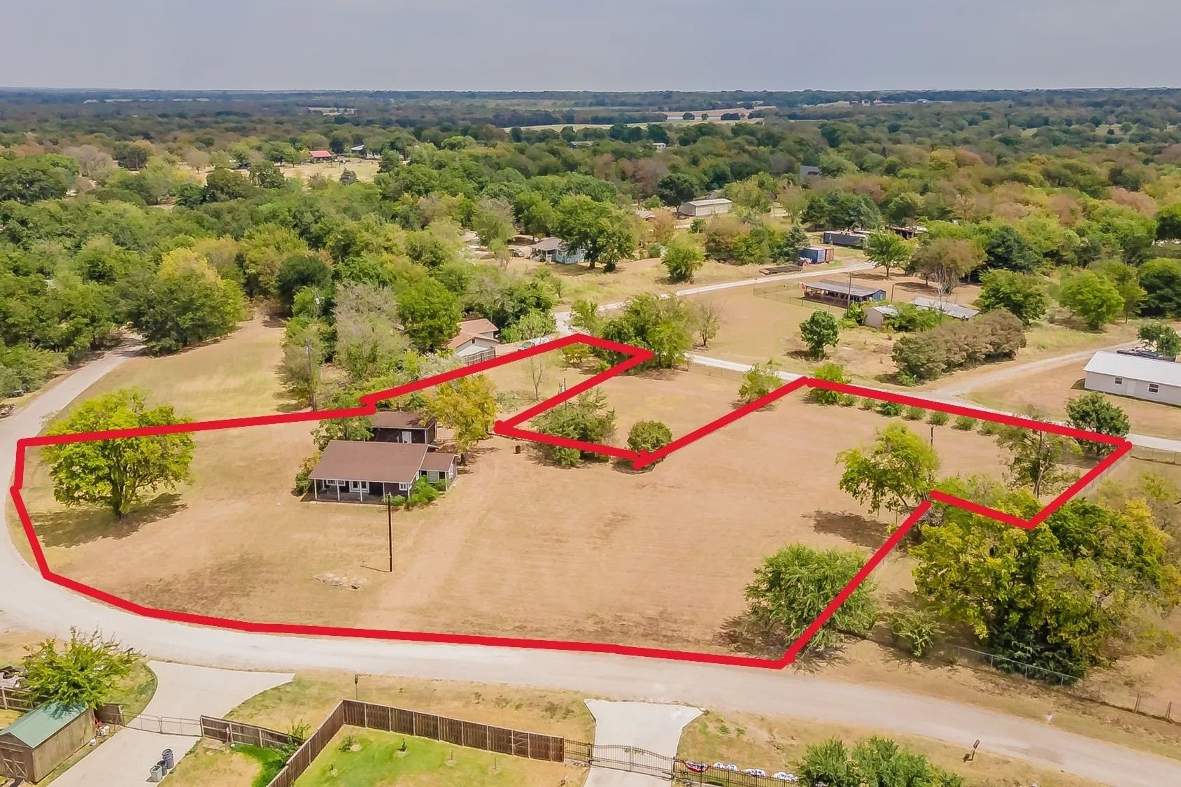 Single Family Residence For Sale in Hunt County , 7656 Shoreline Drive, Lone Oak, Texas 75453, 2 Bedroom, 1 Bathroom, 1 Garage spaces, 999 Sqft, built in 1979, mls#21362085, Real Estate Agent in Lone Oak, Homes For Sale in Hunt county, Homes For Sale in Lone Oak, Realtor in Lone Oak Texas, Real Estate Brokerage Independent Realty Texas, Luminita Cordes Realtor