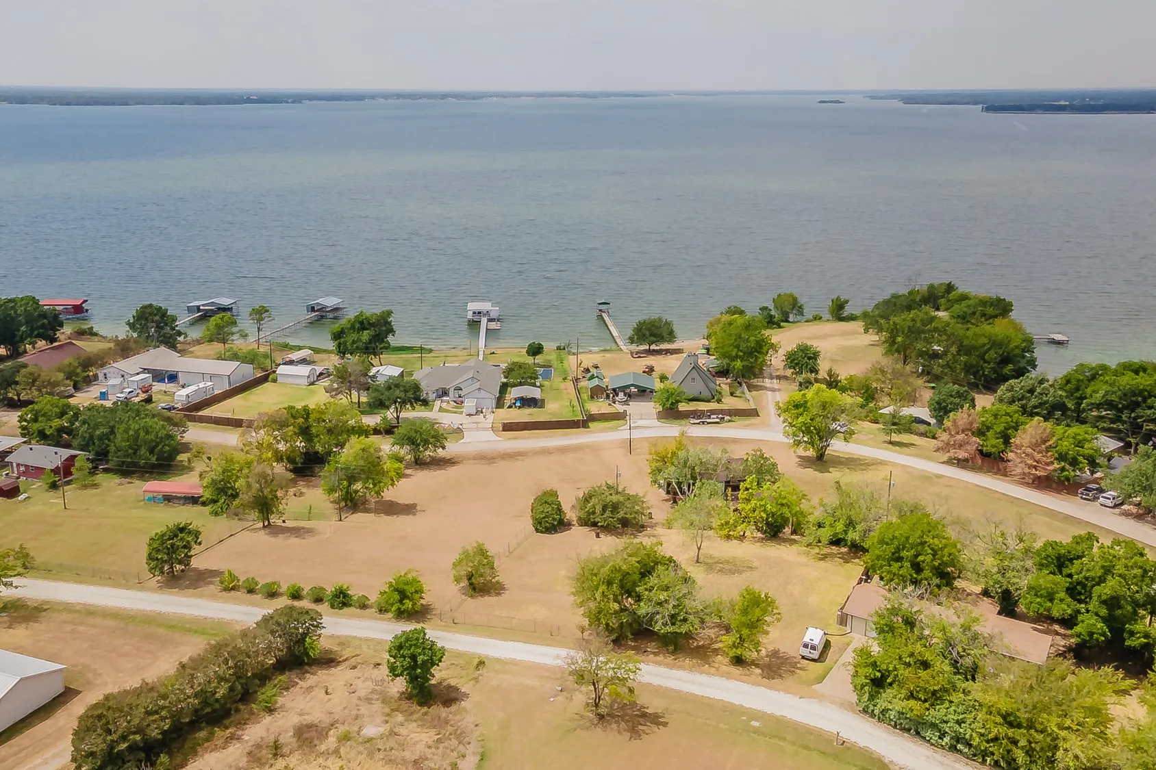 Single Family Residence For Sale in Hunt County , 7656 Shoreline Drive, Lone Oak, Texas 75453, 2 Bedroom, 1 Bathroom, 1 Garage spaces, 999 Sqft, built in 1979, mls#21362085, Real Estate Agent in Lone Oak, Homes For Sale in Hunt county, Homes For Sale in Lone Oak, Realtor in Lone Oak Texas, Real Estate Brokerage Independent Realty Texas, Luminita Cordes Realtor