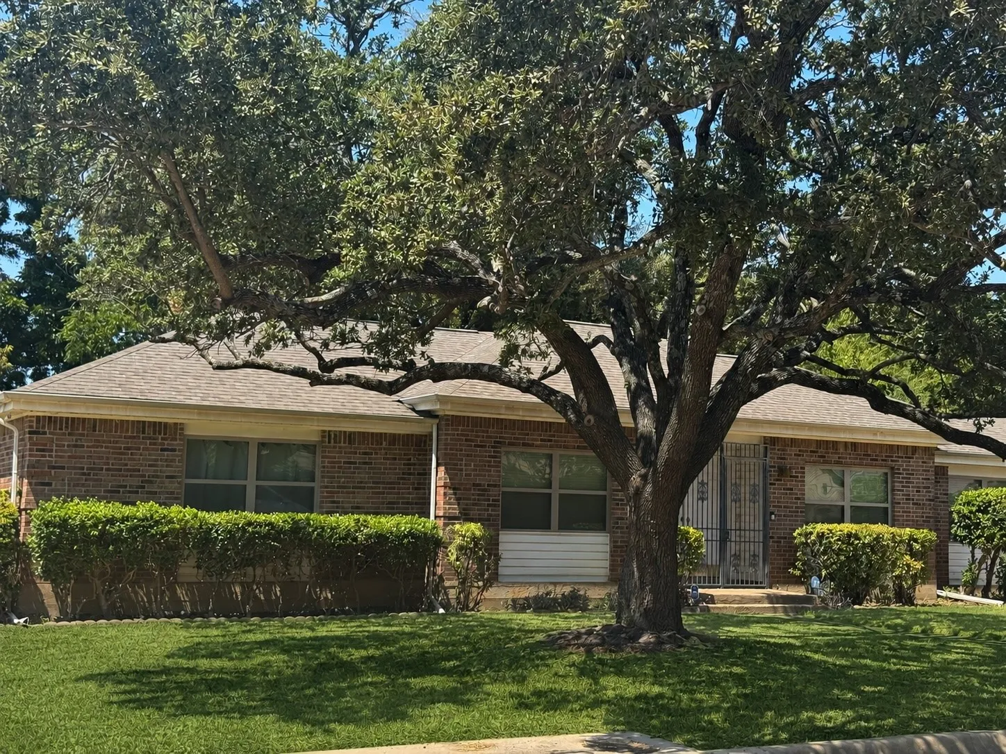 Single Family Residence For Sale in Tarrant County , 2108 Barron Lane, Fort Worth, Texas 76112, 3 Bedroom, 2 Bathroom, 2 Garage spaces, 1,657 Sqft, built in 1975, mls#21367536, Real Estate Agent in Fort Worth, Homes For Sale in Tarrant county, Homes For Sale in Fort Worth, Realtor in Fort Worth Texas, Real Estate Brokerage Independent Realty Texas, Luminita Cordes Realtor