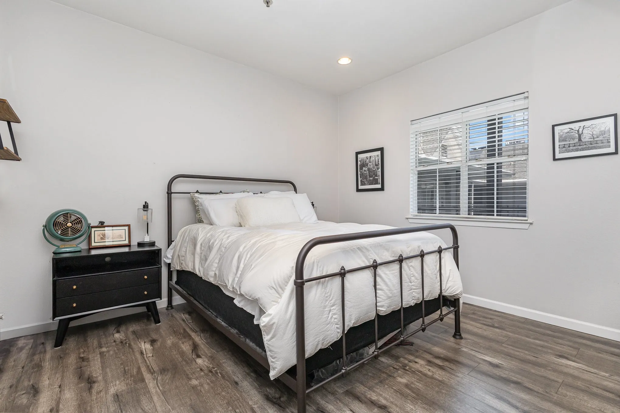 Condominium For Rent in Dallas County , 4111 Cole Avenue 30, Dallas, Texas 75204, 2 Bedroom, 2 Bathroom, 1 Garage spaces, 1,034 Sqft, built in 1985, mls#21372017, Real Estate Agent in Dallas, Homes For Rent in Dallas county, Homes For Rent in Dallas, Realtor in Dallas Texas, Real Estate Brokerage Independent Realty Texas, Luminita Cordes Realtor