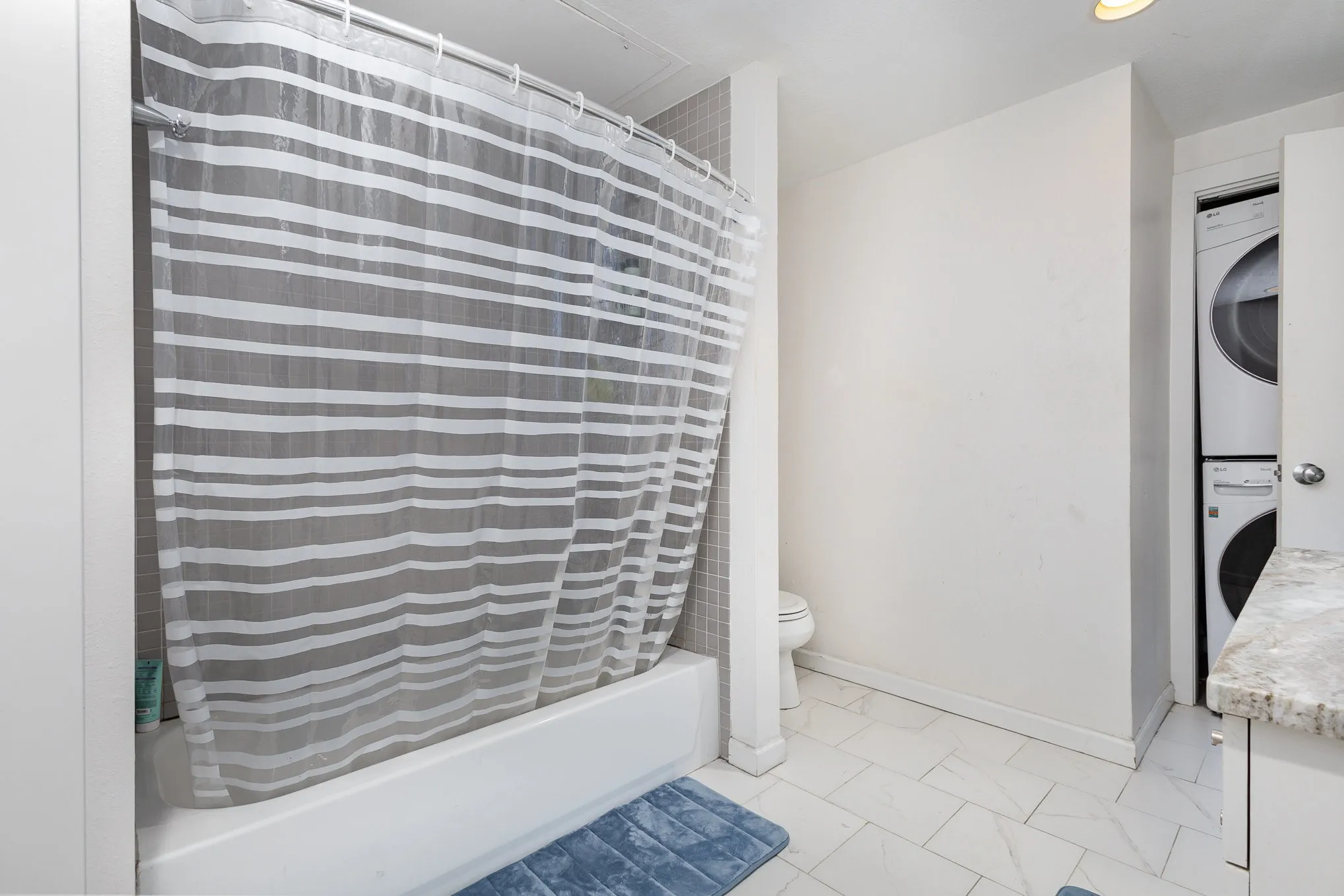 Condominium For Rent in Dallas County , 4111 Cole Avenue 30, Dallas, Texas 75204, 2 Bedroom, 2 Bathroom, 1 Garage spaces, 1,034 Sqft, built in 1985, mls#21372017, Real Estate Agent in Dallas, Homes For Rent in Dallas county, Homes For Rent in Dallas, Realtor in Dallas Texas, Real Estate Brokerage Independent Realty Texas, Luminita Cordes Realtor