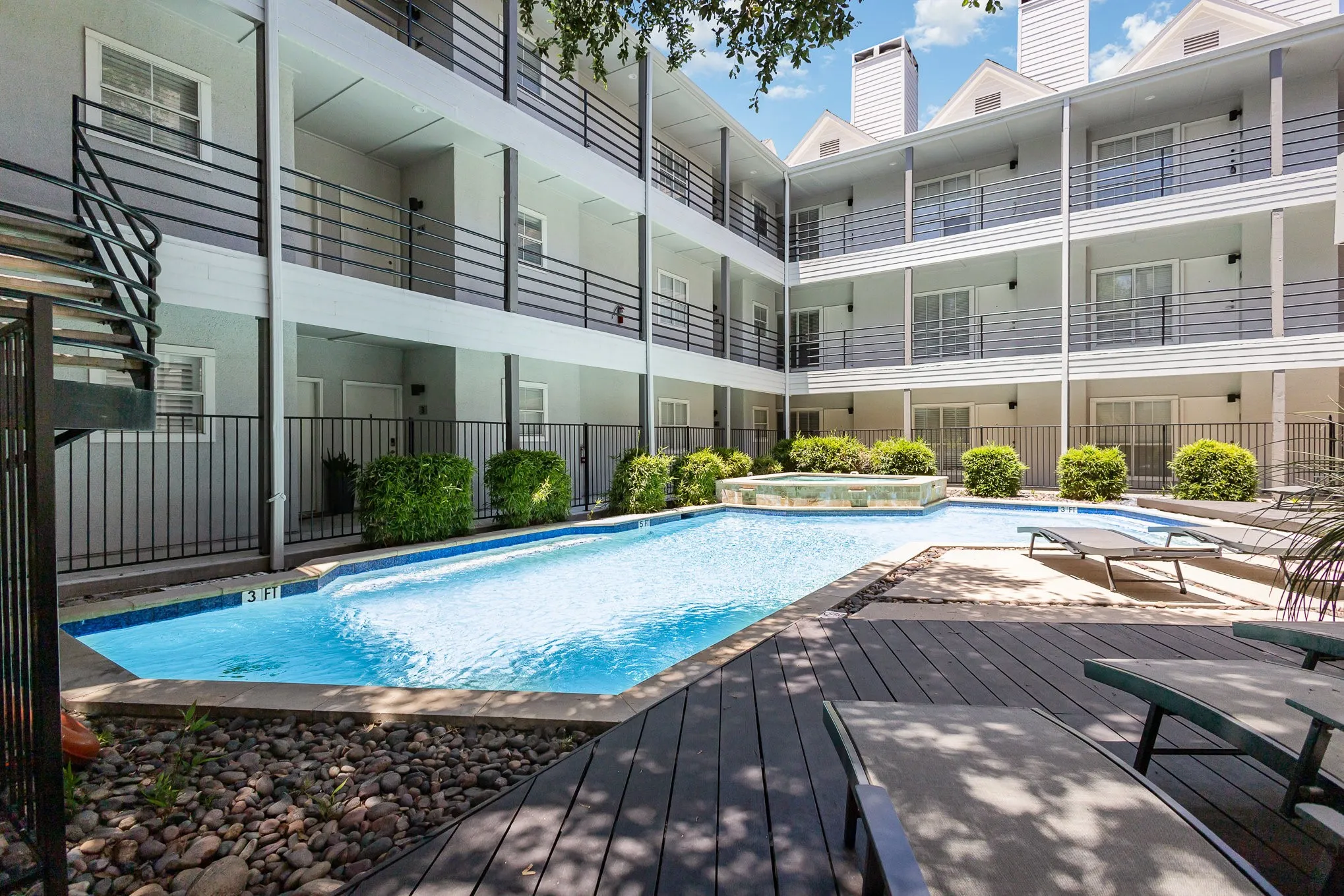 Condominium For Rent in Dallas County , 4111 Cole Avenue 30, Dallas, Texas 75204, 2 Bedroom, 2 Bathroom, 1 Garage spaces, 1,034 Sqft, built in 1985, mls#21372017, Real Estate Agent in Dallas, Homes For Rent in Dallas county, Homes For Rent in Dallas, Realtor in Dallas Texas, Real Estate Brokerage Independent Realty Texas, Luminita Cordes Realtor