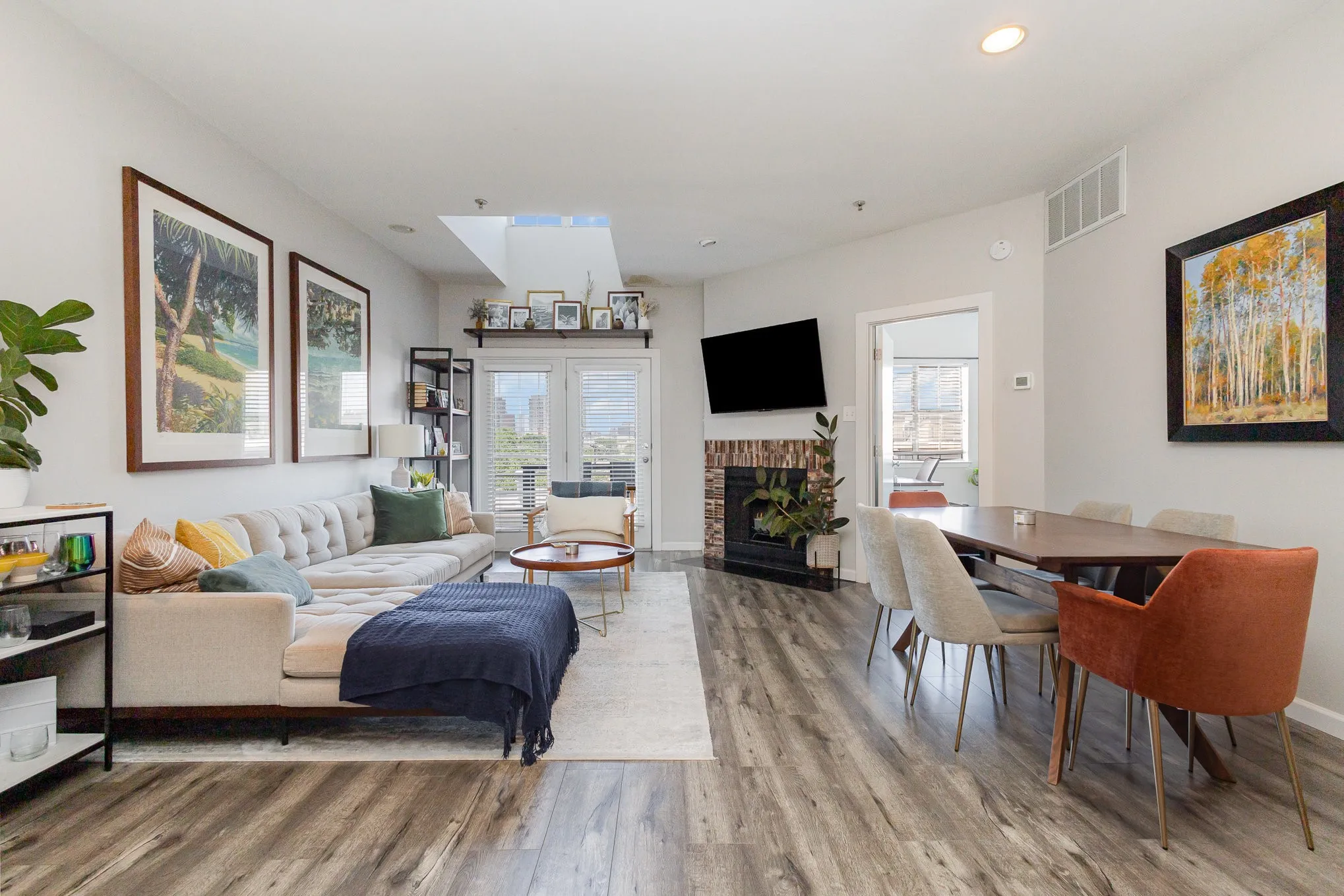 Condominium For Rent in Dallas County , 4111 Cole Avenue 30, Dallas, Texas 75204, 2 Bedroom, 2 Bathroom, 1 Garage spaces, 1,034 Sqft, built in 1985, mls#21372017, Real Estate Agent in Dallas, Homes For Rent in Dallas county, Homes For Rent in Dallas, Realtor in Dallas Texas, Real Estate Brokerage Independent Realty Texas, Luminita Cordes Realtor