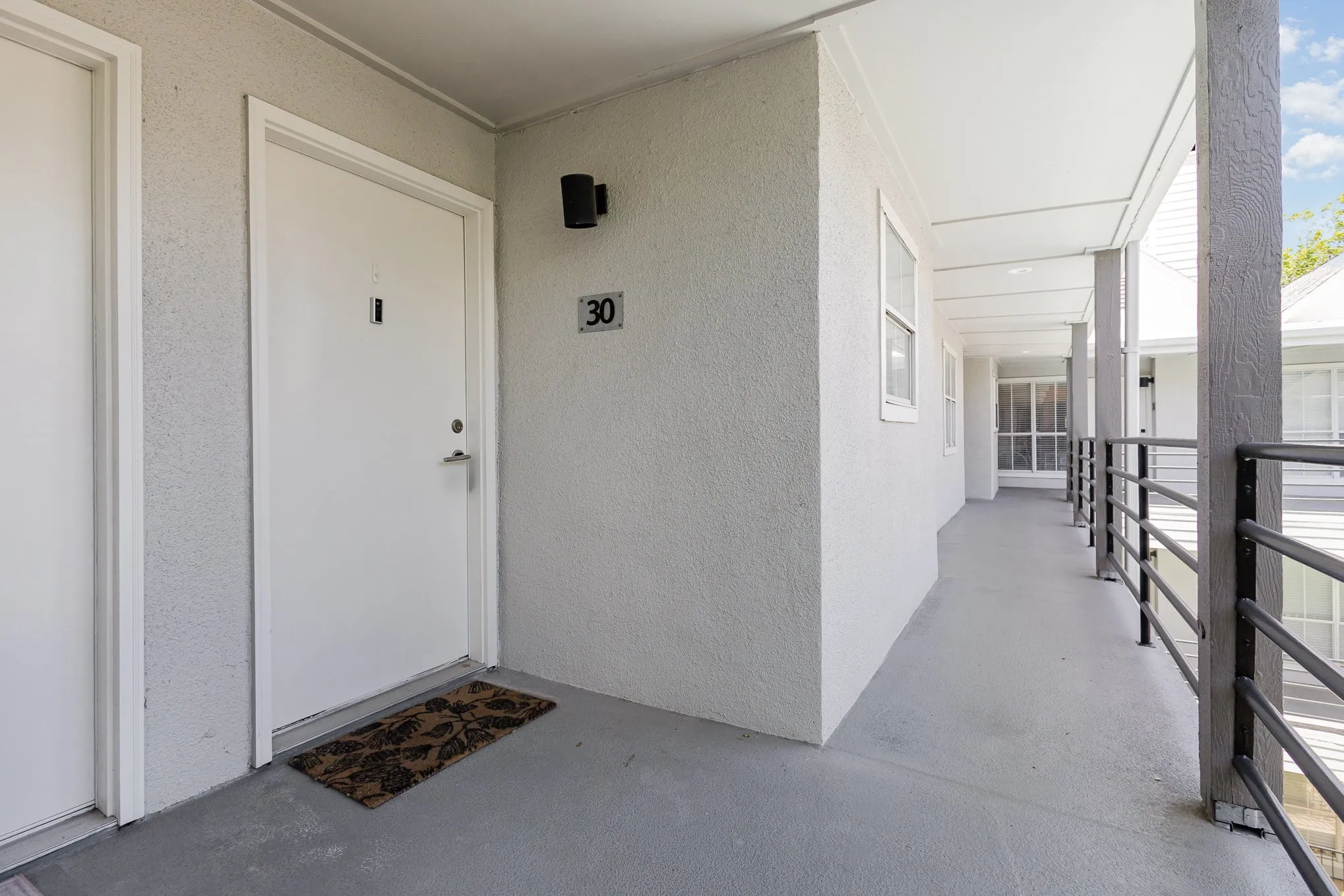 Condominium For Rent in Dallas County , 4111 Cole Avenue 30, Dallas, Texas 75204, 2 Bedroom, 2 Bathroom, 1 Garage spaces, 1,034 Sqft, built in 1985, mls#21372017, Real Estate Agent in Dallas, Homes For Rent in Dallas county, Homes For Rent in Dallas, Realtor in Dallas Texas, Real Estate Brokerage Independent Realty Texas, Luminita Cordes Realtor