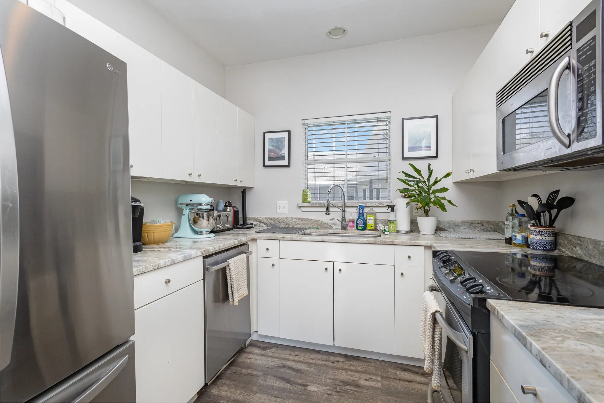 Condominium For Rent in Dallas County , 4111 Cole Avenue 30, Dallas, Texas 75204, 2 Bedroom, 2 Bathroom, 1 Garage spaces, 1,034 Sqft, built in 1985, mls#21372017, Real Estate Agent in Dallas, Homes For Rent in Dallas county, Homes For Rent in Dallas, Realtor in Dallas Texas, Real Estate Brokerage Independent Realty Texas, Luminita Cordes Realtor