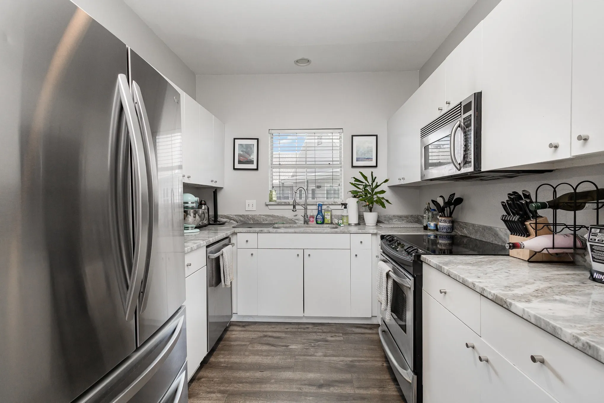 Condominium For Rent in Dallas County , 4111 Cole Avenue 30, Dallas, Texas 75204, 2 Bedroom, 2 Bathroom, 1 Garage spaces, 1,034 Sqft, built in 1985, mls#21372017, Real Estate Agent in Dallas, Homes For Rent in Dallas county, Homes For Rent in Dallas, Realtor in Dallas Texas, Real Estate Brokerage Independent Realty Texas, Luminita Cordes Realtor