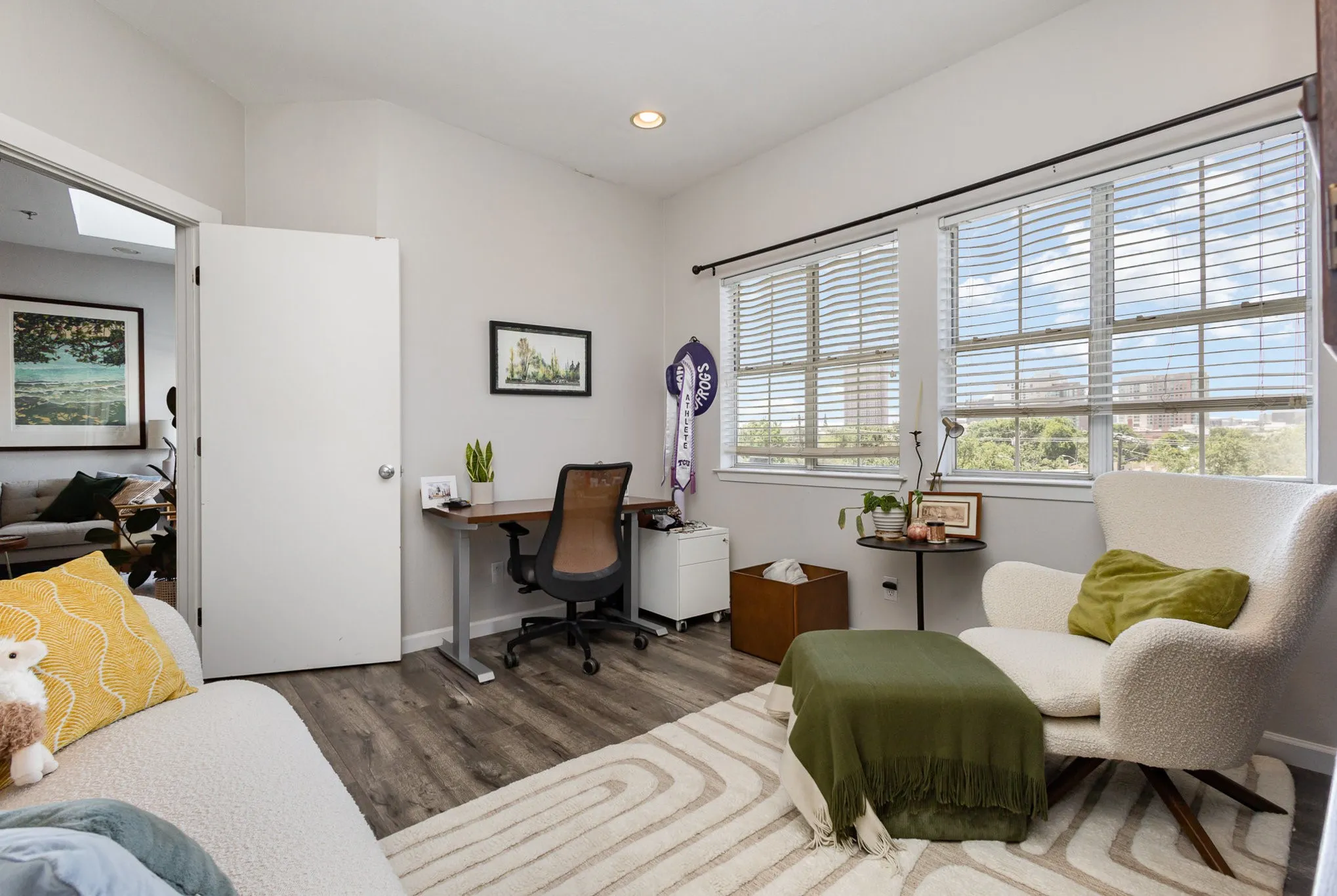 Condominium For Rent in Dallas County , 4111 Cole Avenue 30, Dallas, Texas 75204, 2 Bedroom, 2 Bathroom, 1 Garage spaces, 1,034 Sqft, built in 1985, mls#21372017, Real Estate Agent in Dallas, Homes For Rent in Dallas county, Homes For Rent in Dallas, Realtor in Dallas Texas, Real Estate Brokerage Independent Realty Texas, Luminita Cordes Realtor