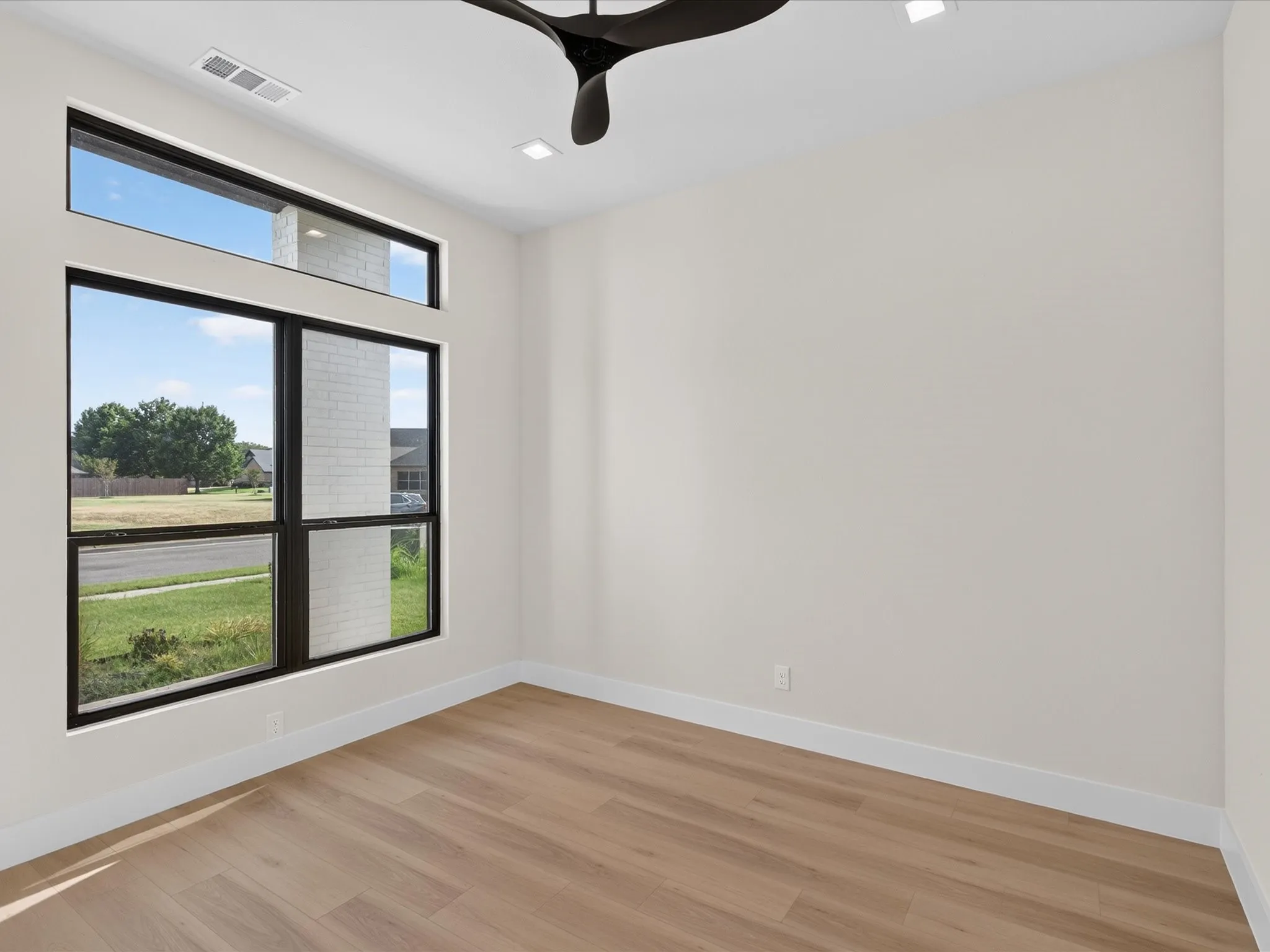Single Family Residence For Sale in Grayson County , 2008 Nichole Boulevard, Pottsboro, Texas 75076, 4 Bedroom, 4 Bathroom, 2 Garage spaces, 2,986 Sqft, built in 2023, mls#21365545, Real Estate Agent in Pottsboro, Homes For Sale in Grayson county, Homes For Sale in Pottsboro, Realtor in Pottsboro Texas, Real Estate Brokerage Independent Realty Texas, Luminita Cordes Realtor