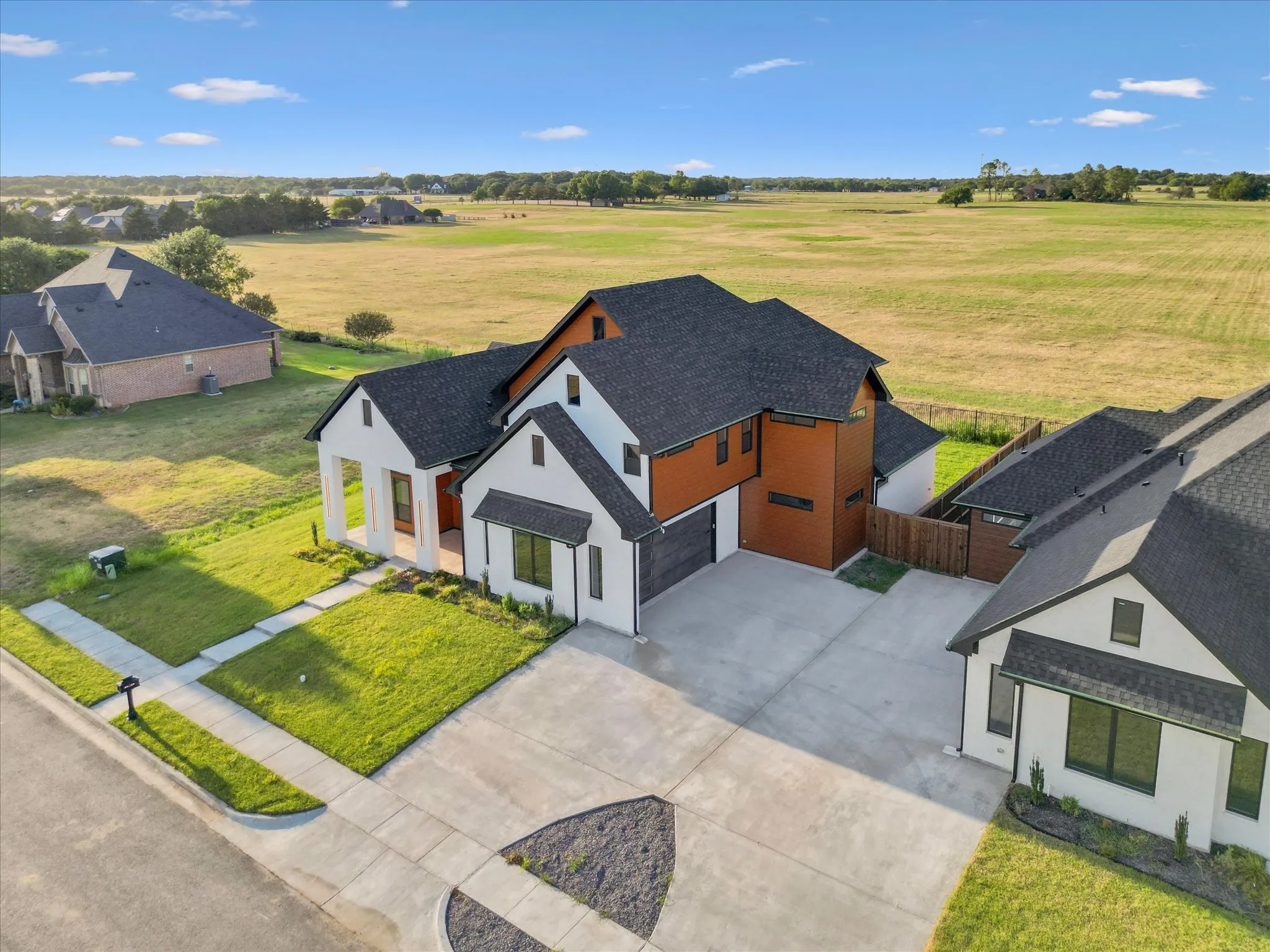 Single Family Residence For Sale in Grayson County , 2008 Nichole Boulevard, Pottsboro, Texas 75076, 4 Bedroom, 4 Bathroom, 2 Garage spaces, 2,986 Sqft, built in 2023, mls#21365545, Real Estate Agent in Pottsboro, Homes For Sale in Grayson county, Homes For Sale in Pottsboro, Realtor in Pottsboro Texas, Real Estate Brokerage Independent Realty Texas, Luminita Cordes Realtor