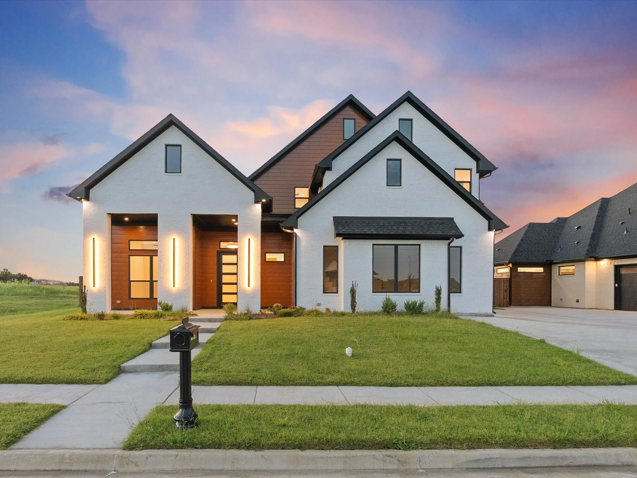 Single Family Residence For Sale in Grayson County , 2008 Nichole Boulevard, Pottsboro, Texas 75076, 4 Bedroom, 4 Bathroom, 2 Garage spaces, 2,986 Sqft, built in 2023, mls#21365545, Real Estate Agent in Pottsboro, Homes For Sale in Grayson county, Homes For Sale in Pottsboro, Realtor in Pottsboro Texas, Real Estate Brokerage Independent Realty Texas, Luminita Cordes Realtor