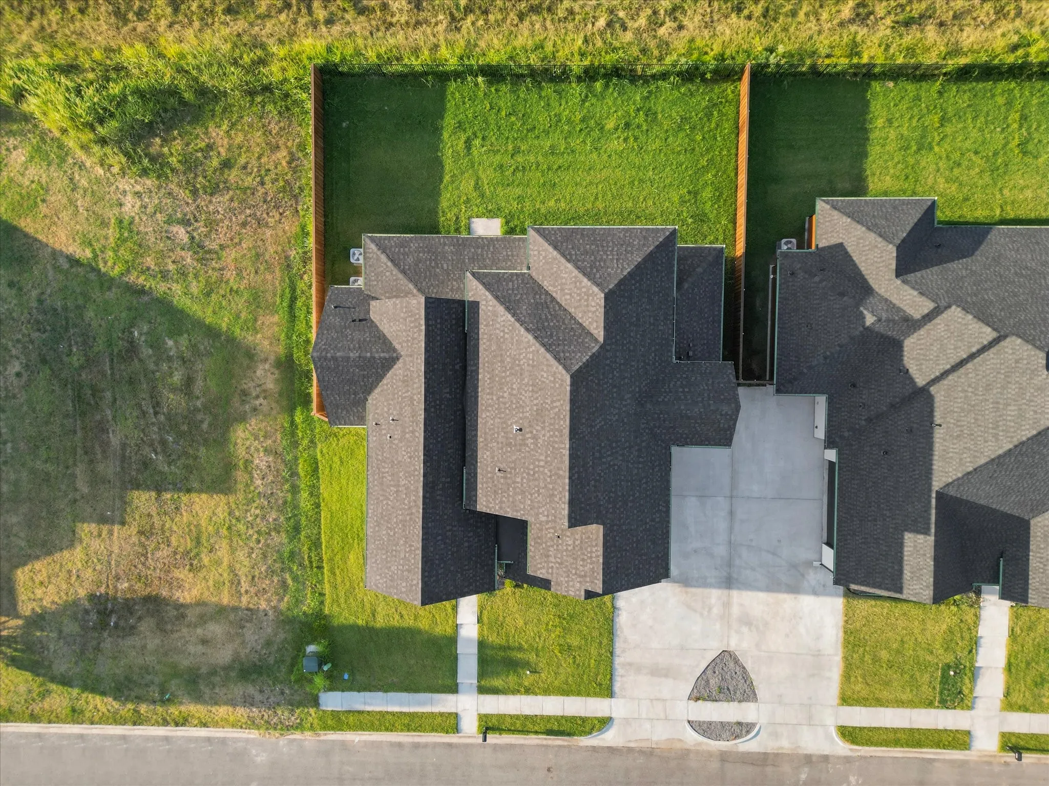 Single Family Residence For Sale in Grayson County , 2008 Nichole Boulevard, Pottsboro, Texas 75076, 4 Bedroom, 4 Bathroom, 2 Garage spaces, 2,986 Sqft, built in 2023, mls#21365545, Real Estate Agent in Pottsboro, Homes For Sale in Grayson county, Homes For Sale in Pottsboro, Realtor in Pottsboro Texas, Real Estate Brokerage Independent Realty Texas, Luminita Cordes Realtor