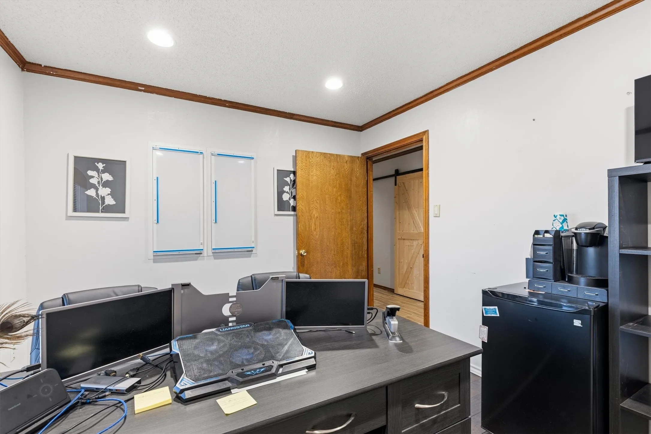 Recessed ceiling lighting with crown molding accents