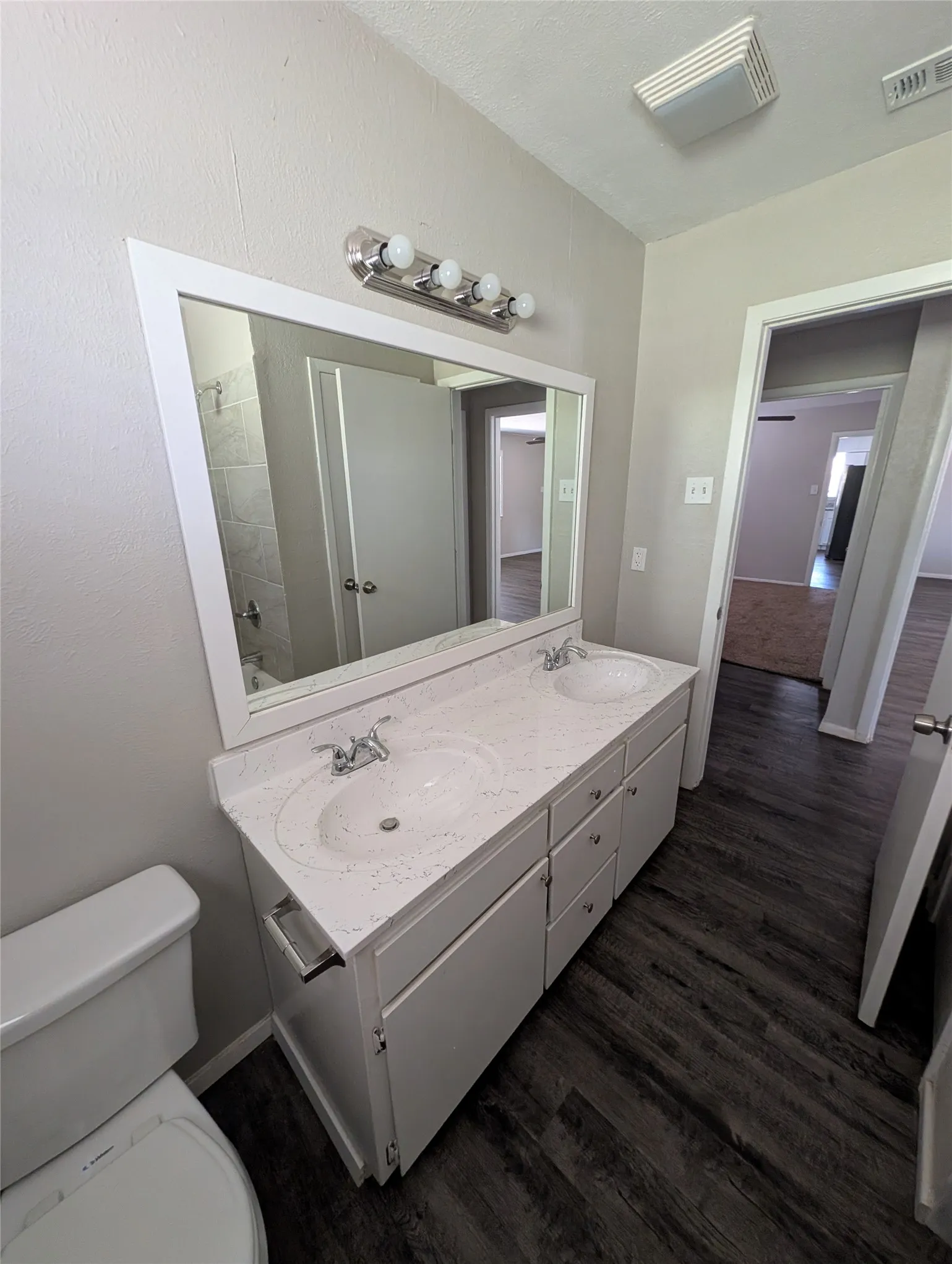 Single Family Residence For Rent in Tarrant County , 9201 Raymond Avenue, White Settlement, Texas 76108, 3 Bedroom, 2 Bathroom, 1 Garage spaces, 1,312 Sqft, built in 1964, mls#21372022, Real Estate Agent in White Settlement, Homes For Rent in Tarrant county, Homes For Rent in White Settlement, Realtor in White Settlement Texas, Real Estate Brokerage Independent Realty Texas, Luminita Cordes Realtor