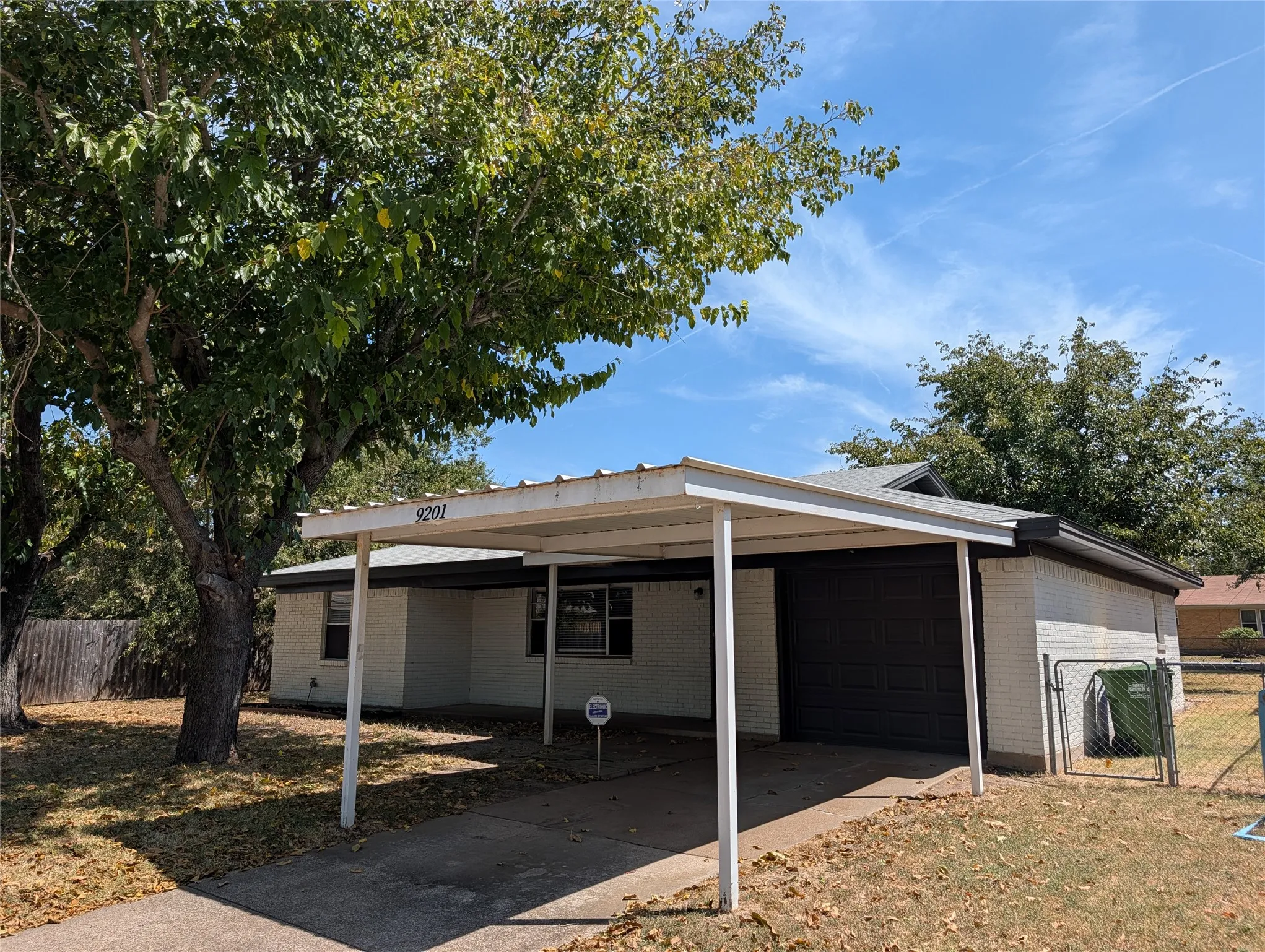 Single Family Residence For Rent in Tarrant County , 9201 Raymond Avenue, White Settlement, Texas 76108, 3 Bedroom, 2 Bathroom, 1 Garage spaces, 1,312 Sqft, built in 1964, mls#21372022, Real Estate Agent in White Settlement, Homes For Rent in Tarrant county, Homes For Rent in White Settlement, Realtor in White Settlement Texas, Real Estate Brokerage Independent Realty Texas, Luminita Cordes Realtor