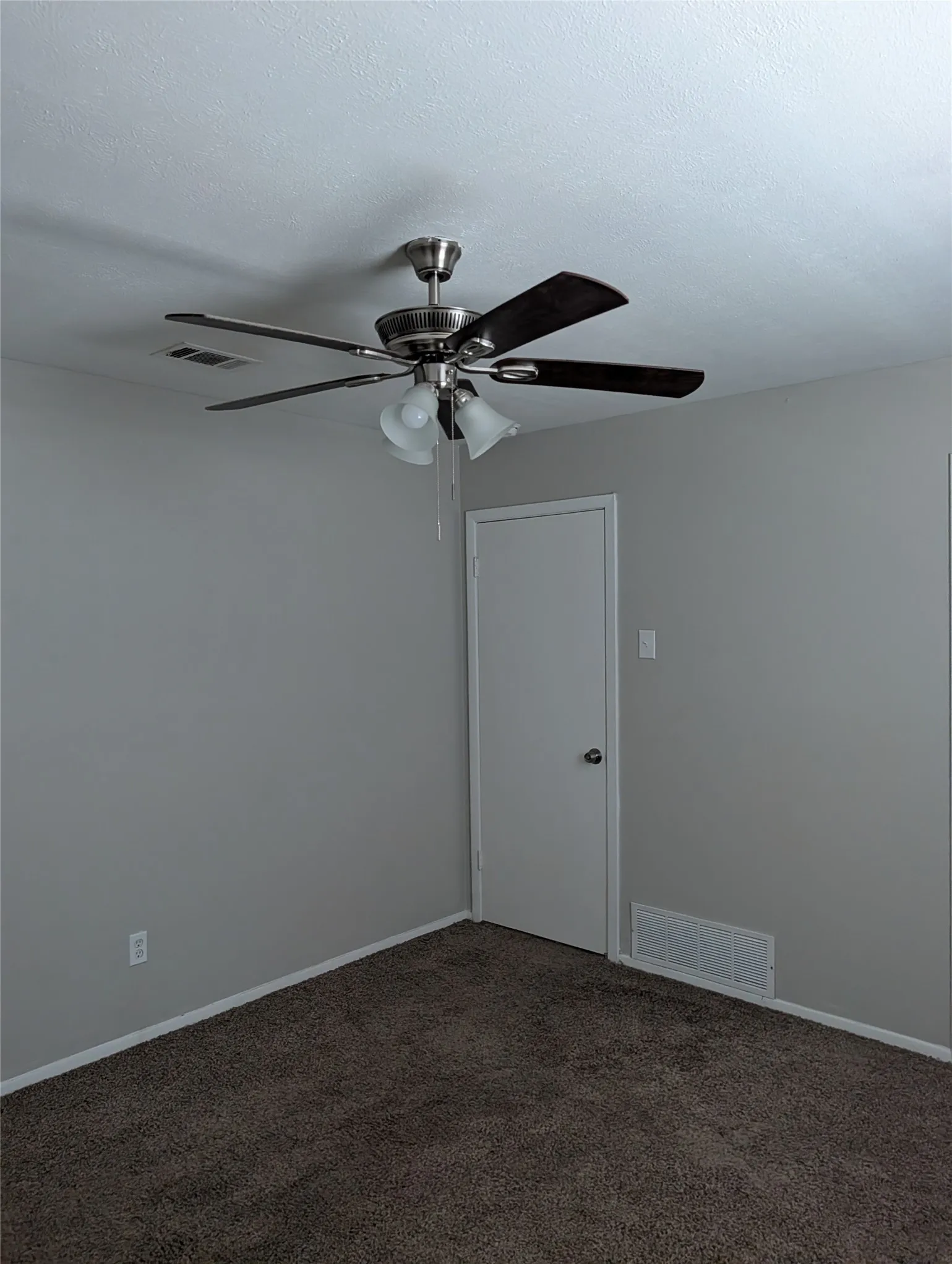 Single Family Residence For Rent in Tarrant County , 9201 Raymond Avenue, White Settlement, Texas 76108, 3 Bedroom, 2 Bathroom, 1 Garage spaces, 1,312 Sqft, built in 1964, mls#21372022, Real Estate Agent in White Settlement, Homes For Rent in Tarrant county, Homes For Rent in White Settlement, Realtor in White Settlement Texas, Real Estate Brokerage Independent Realty Texas, Luminita Cordes Realtor