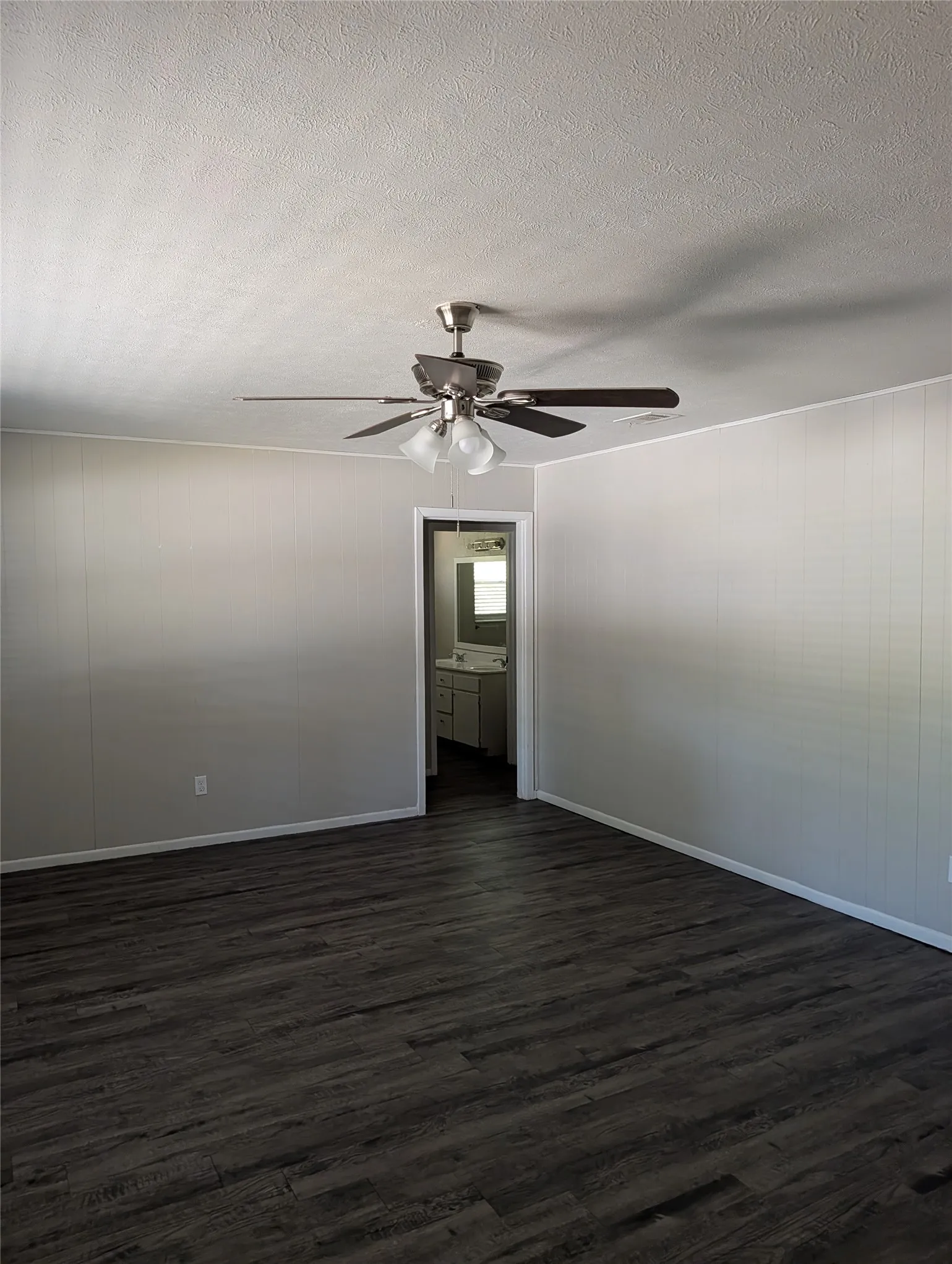Single Family Residence For Rent in Tarrant County , 9201 Raymond Avenue, White Settlement, Texas 76108, 3 Bedroom, 2 Bathroom, 1 Garage spaces, 1,312 Sqft, built in 1964, mls#21372022, Real Estate Agent in White Settlement, Homes For Rent in Tarrant county, Homes For Rent in White Settlement, Realtor in White Settlement Texas, Real Estate Brokerage Independent Realty Texas, Luminita Cordes Realtor