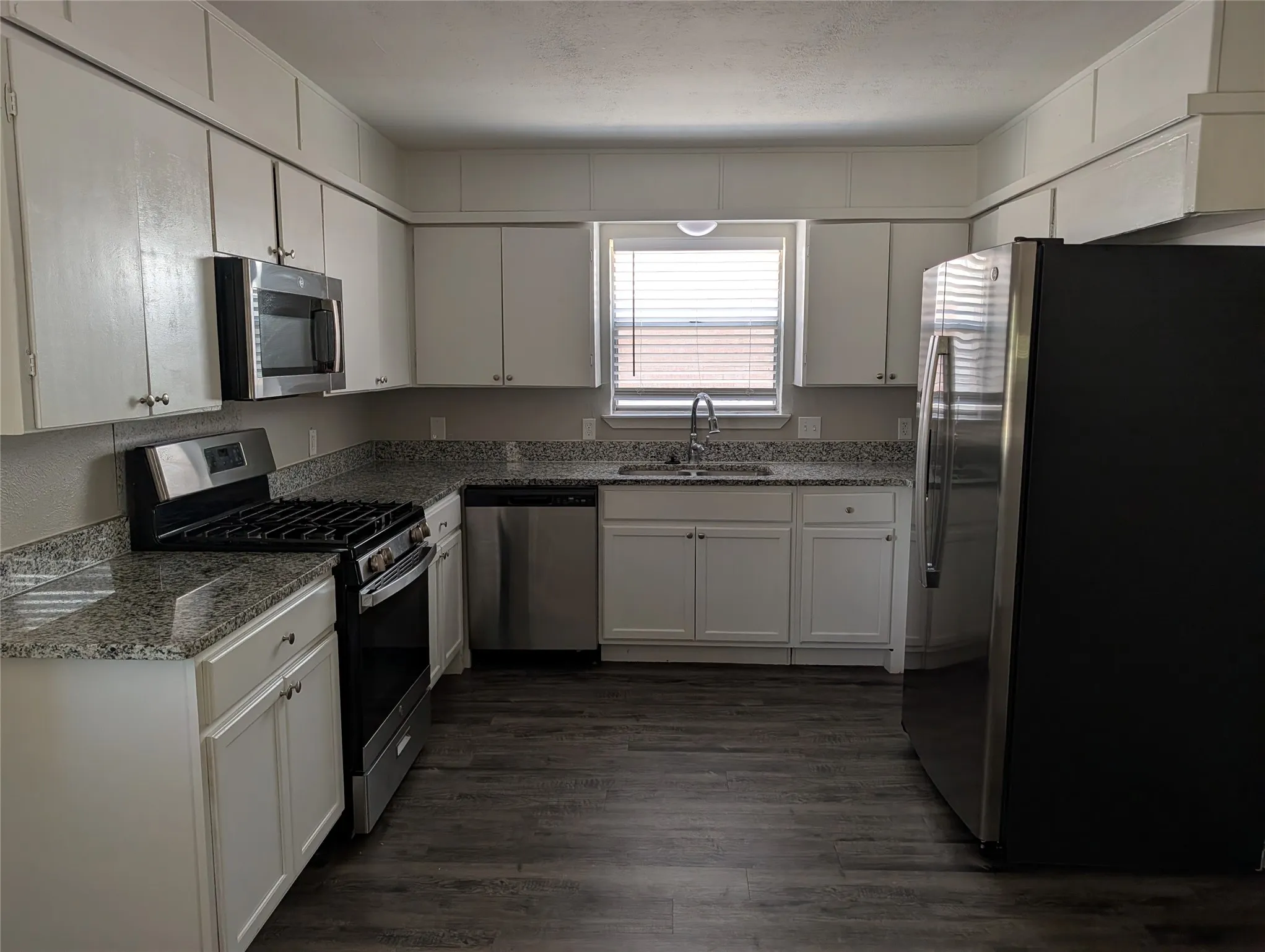Single Family Residence For Rent in Tarrant County , 9201 Raymond Avenue, White Settlement, Texas 76108, 3 Bedroom, 2 Bathroom, 1 Garage spaces, 1,312 Sqft, built in 1964, mls#21372022, Real Estate Agent in White Settlement, Homes For Rent in Tarrant county, Homes For Rent in White Settlement, Realtor in White Settlement Texas, Real Estate Brokerage Independent Realty Texas, Luminita Cordes Realtor