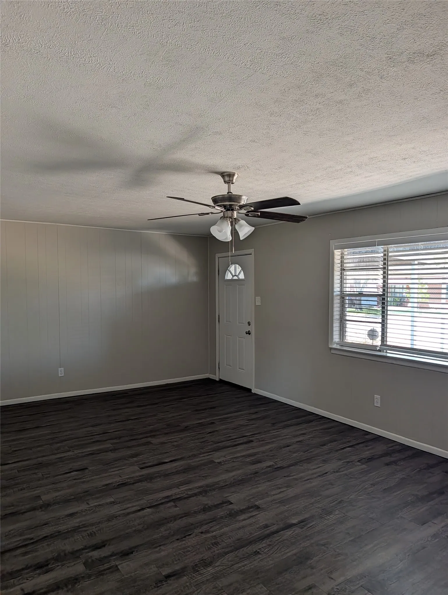 Single Family Residence For Rent in Tarrant County , 9201 Raymond Avenue, White Settlement, Texas 76108, 3 Bedroom, 2 Bathroom, 1 Garage spaces, 1,312 Sqft, built in 1964, mls#21372022, Real Estate Agent in White Settlement, Homes For Rent in Tarrant county, Homes For Rent in White Settlement, Realtor in White Settlement Texas, Real Estate Brokerage Independent Realty Texas, Luminita Cordes Realtor
