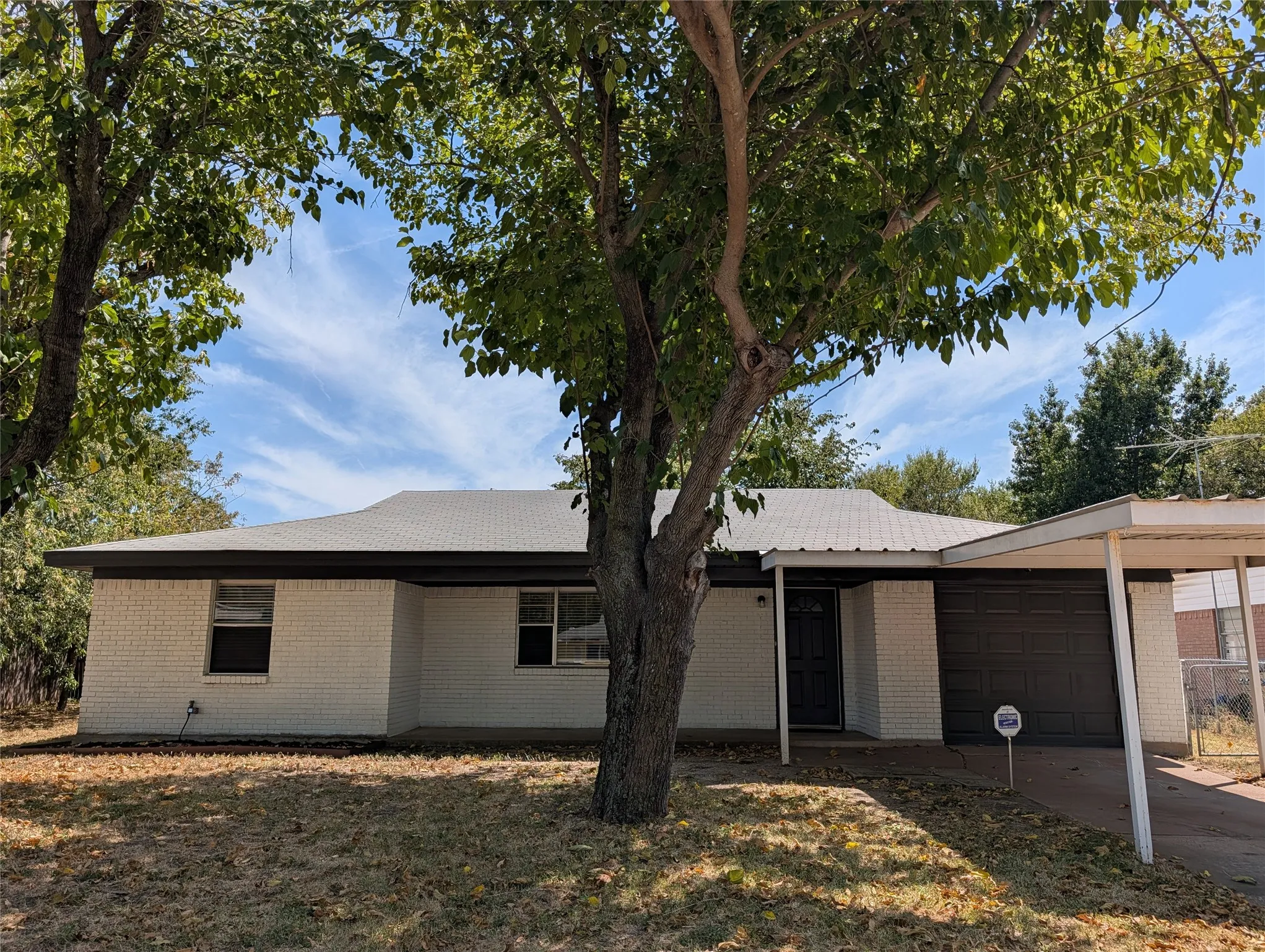 Single Family Residence For Rent in Tarrant County , 9201 Raymond Avenue, White Settlement, Texas 76108, 3 Bedroom, 2 Bathroom, 1 Garage spaces, 1,312 Sqft, built in 1964, mls#21372022, Real Estate Agent in White Settlement, Homes For Rent in Tarrant county, Homes For Rent in White Settlement, Realtor in White Settlement Texas, Real Estate Brokerage Independent Realty Texas, Luminita Cordes Realtor