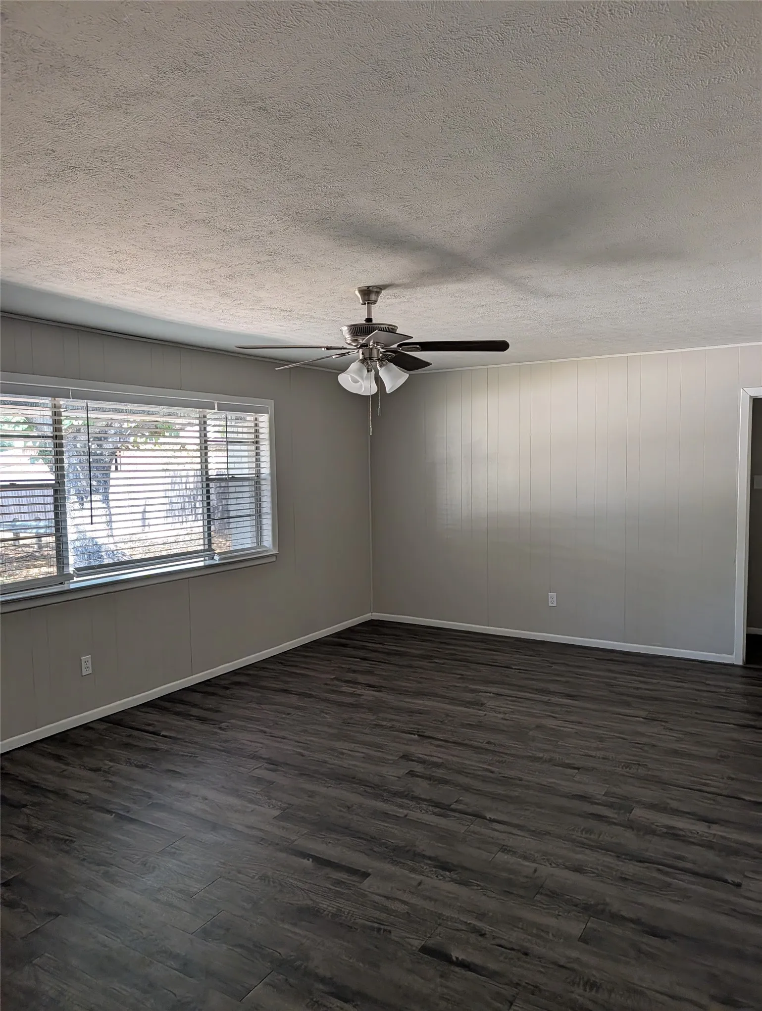Single Family Residence For Rent in Tarrant County , 9201 Raymond Avenue, White Settlement, Texas 76108, 3 Bedroom, 2 Bathroom, 1 Garage spaces, 1,312 Sqft, built in 1964, mls#21372022, Real Estate Agent in White Settlement, Homes For Rent in Tarrant county, Homes For Rent in White Settlement, Realtor in White Settlement Texas, Real Estate Brokerage Independent Realty Texas, Luminita Cordes Realtor