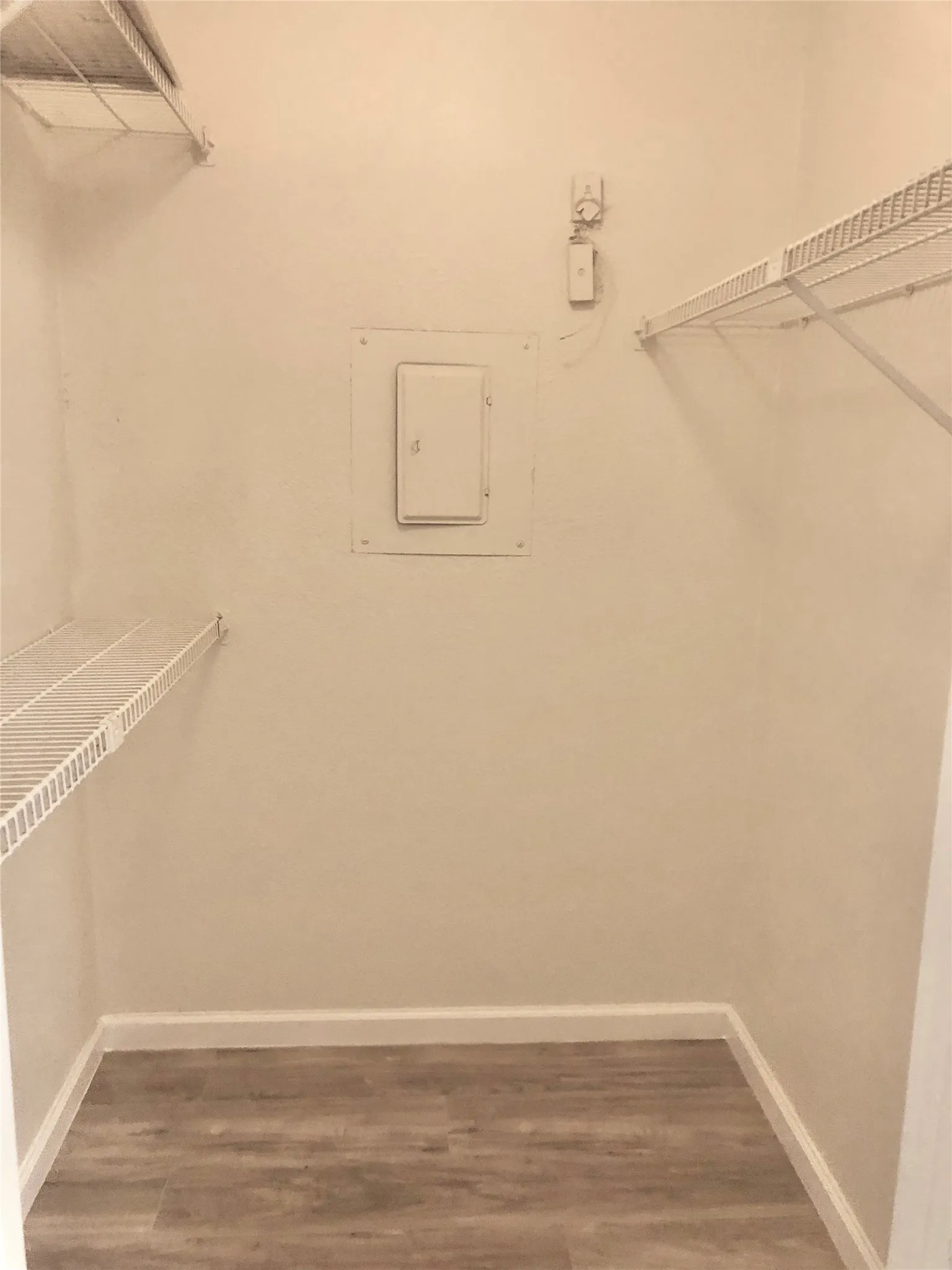 Condominium For Sale in Dallas County , 9829 Walnut Street O106, Dallas, Texas 75243, 2 Bedroom, 1 Bathroom, Garage spaces, 808 Sqft, built in 1983, mls#21372020, Real Estate Agent in Dallas, Homes For Sale in Dallas county, Homes For Sale in Dallas, Realtor in Dallas Texas, Real Estate Brokerage Independent Realty Texas, Luminita Cordes Realtor