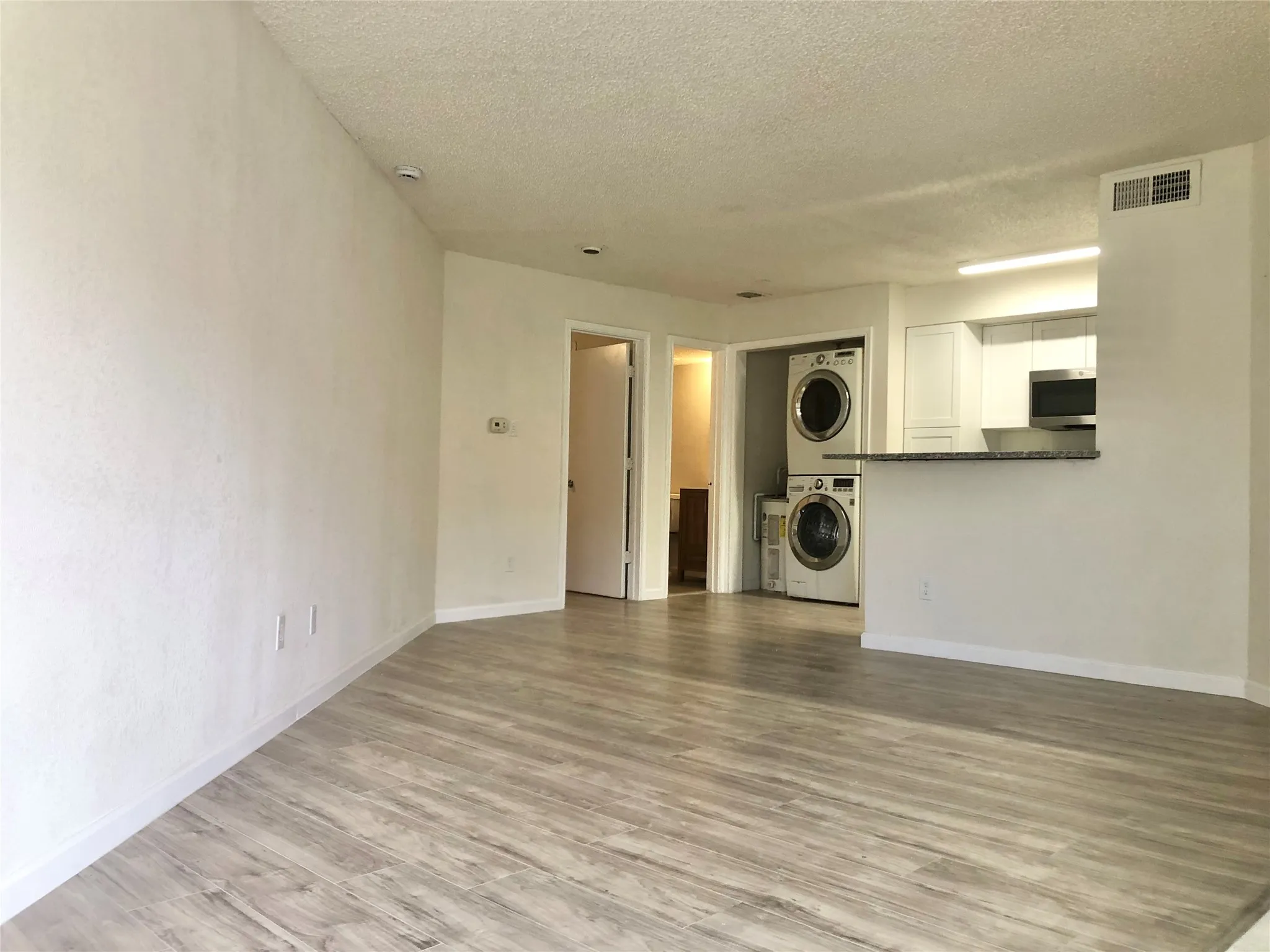 Condominium For Sale in Dallas County , 9829 Walnut Street O106, Dallas, Texas 75243, 2 Bedroom, 1 Bathroom, Garage spaces, 808 Sqft, built in 1983, mls#21372020, Real Estate Agent in Dallas, Homes For Sale in Dallas county, Homes For Sale in Dallas, Realtor in Dallas Texas, Real Estate Brokerage Independent Realty Texas, Luminita Cordes Realtor