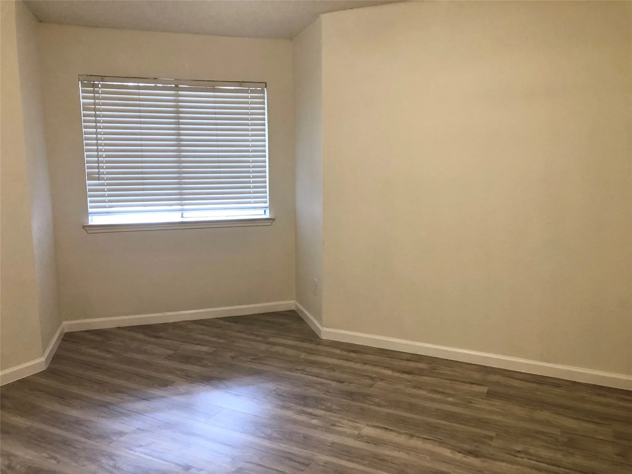 Condominium For Sale in Dallas County , 9829 Walnut Street O106, Dallas, Texas 75243, 2 Bedroom, 1 Bathroom, Garage spaces, 808 Sqft, built in 1983, mls#21372020, Real Estate Agent in Dallas, Homes For Sale in Dallas county, Homes For Sale in Dallas, Realtor in Dallas Texas, Real Estate Brokerage Independent Realty Texas, Luminita Cordes Realtor