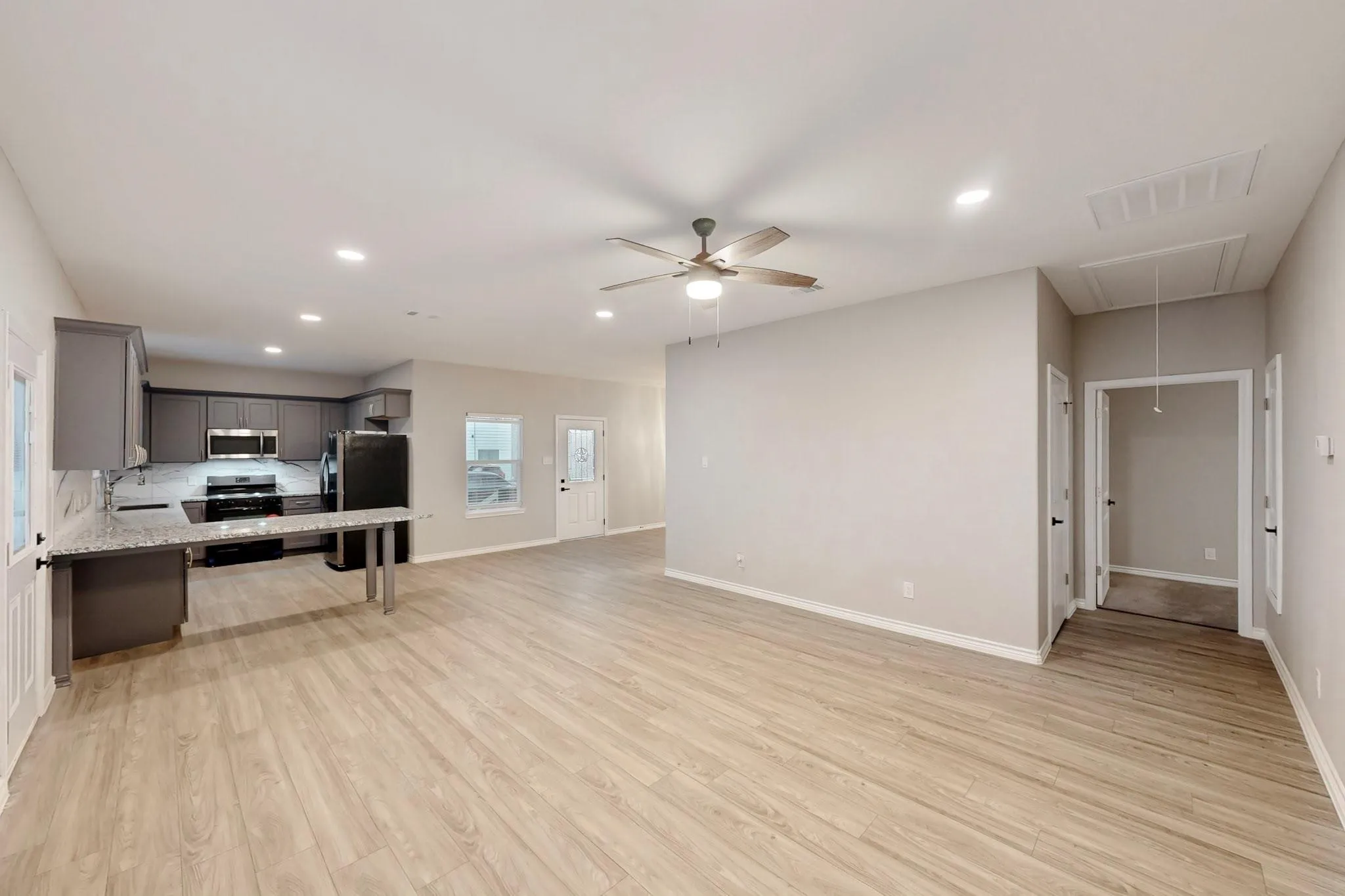 Single Family Residence For Rent in Dallas County , 1938 Nomas Street, Dallas, Texas 75212, 3 Bedroom, 3 Bathroom, Garage spaces, 1,678 Sqft, built in 1960, mls#21371027, Real Estate Agent in Dallas, Homes For Rent in Dallas county, Homes For Rent in Dallas, Realtor in Dallas Texas, Real Estate Brokerage Independent Realty Texas, Luminita Cordes Realtor