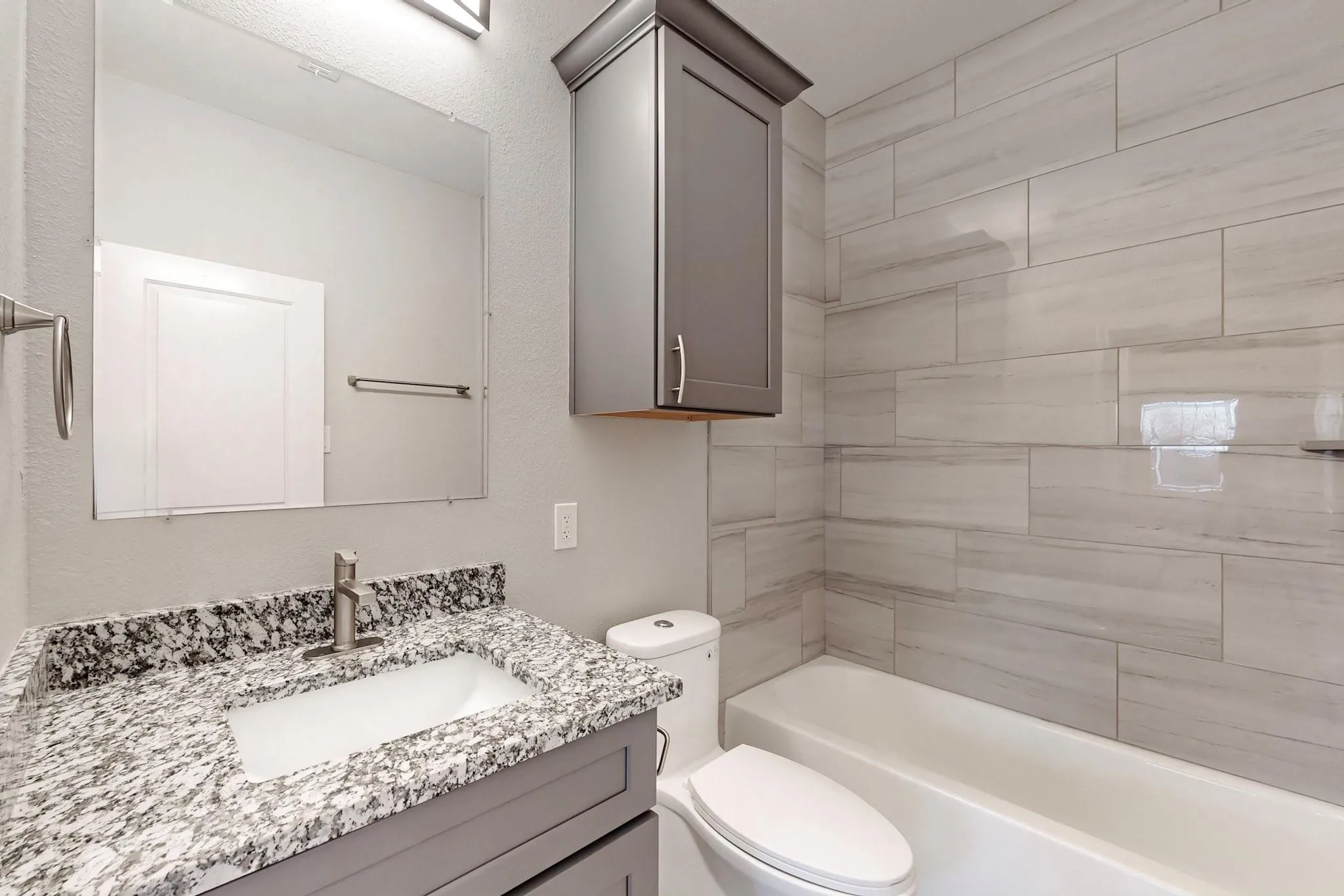 Single Family Residence For Rent in Dallas County , 1938 Nomas Street, Dallas, Texas 75212, 3 Bedroom, 3 Bathroom, Garage spaces, 1,678 Sqft, built in 1960, mls#21371027, Real Estate Agent in Dallas, Homes For Rent in Dallas county, Homes For Rent in Dallas, Realtor in Dallas Texas, Real Estate Brokerage Independent Realty Texas, Luminita Cordes Realtor