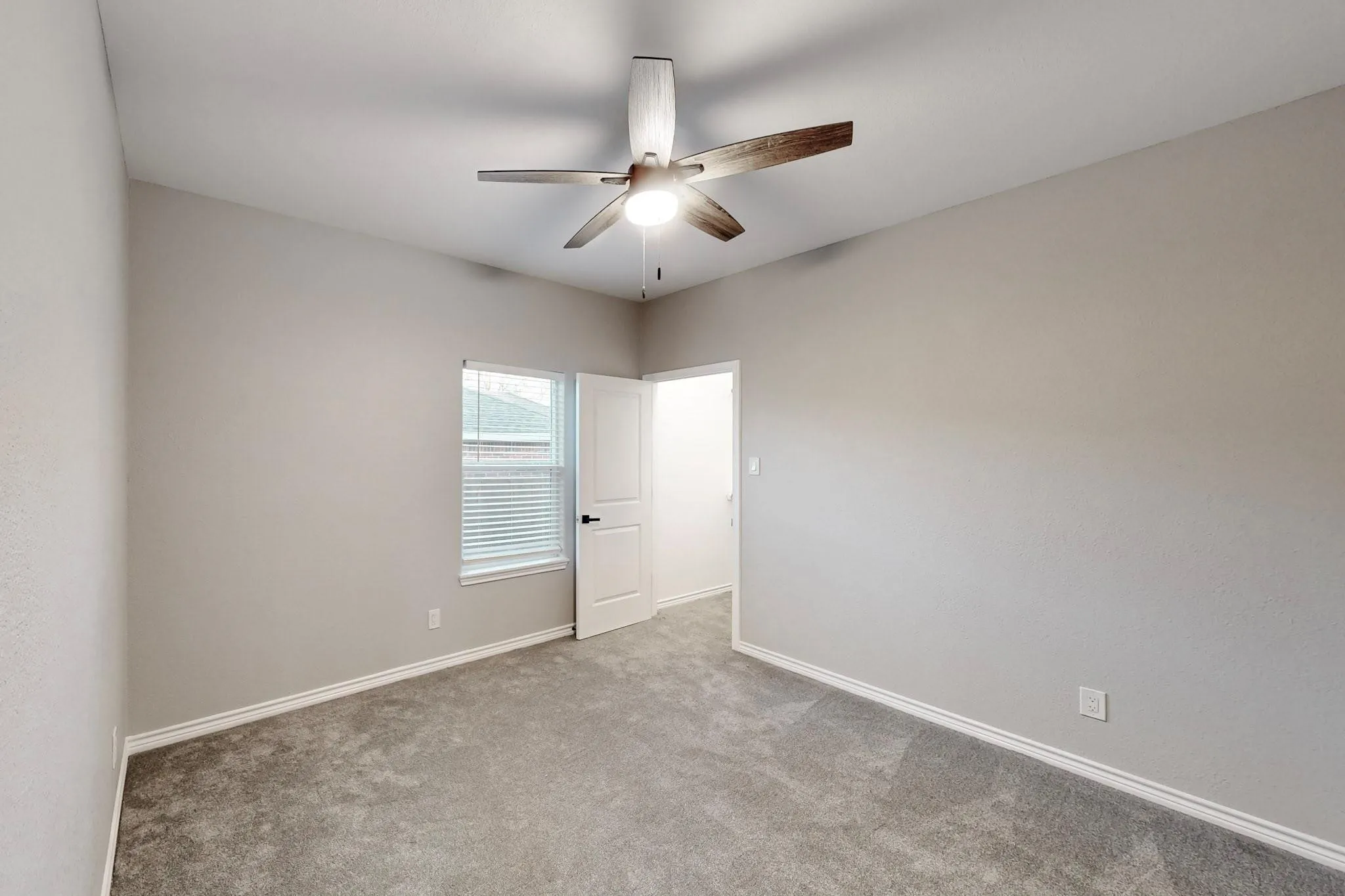 Single Family Residence For Rent in Dallas County , 1938 Nomas Street, Dallas, Texas 75212, 3 Bedroom, 3 Bathroom, Garage spaces, 1,678 Sqft, built in 1960, mls#21371027, Real Estate Agent in Dallas, Homes For Rent in Dallas county, Homes For Rent in Dallas, Realtor in Dallas Texas, Real Estate Brokerage Independent Realty Texas, Luminita Cordes Realtor