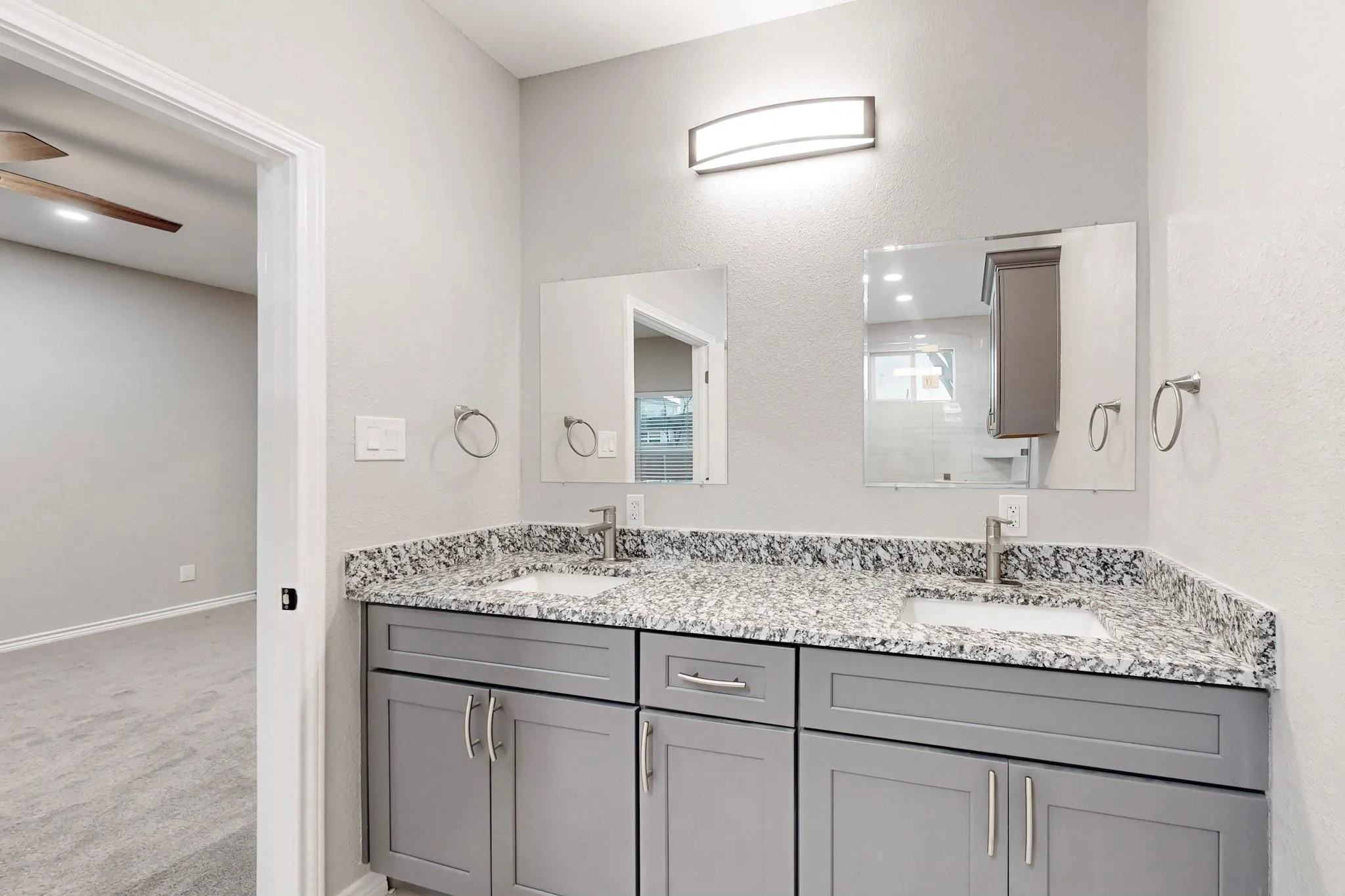 Single Family Residence For Rent in Dallas County , 1938 Nomas Street, Dallas, Texas 75212, 3 Bedroom, 3 Bathroom, Garage spaces, 1,678 Sqft, built in 1960, mls#21371027, Real Estate Agent in Dallas, Homes For Rent in Dallas county, Homes For Rent in Dallas, Realtor in Dallas Texas, Real Estate Brokerage Independent Realty Texas, Luminita Cordes Realtor