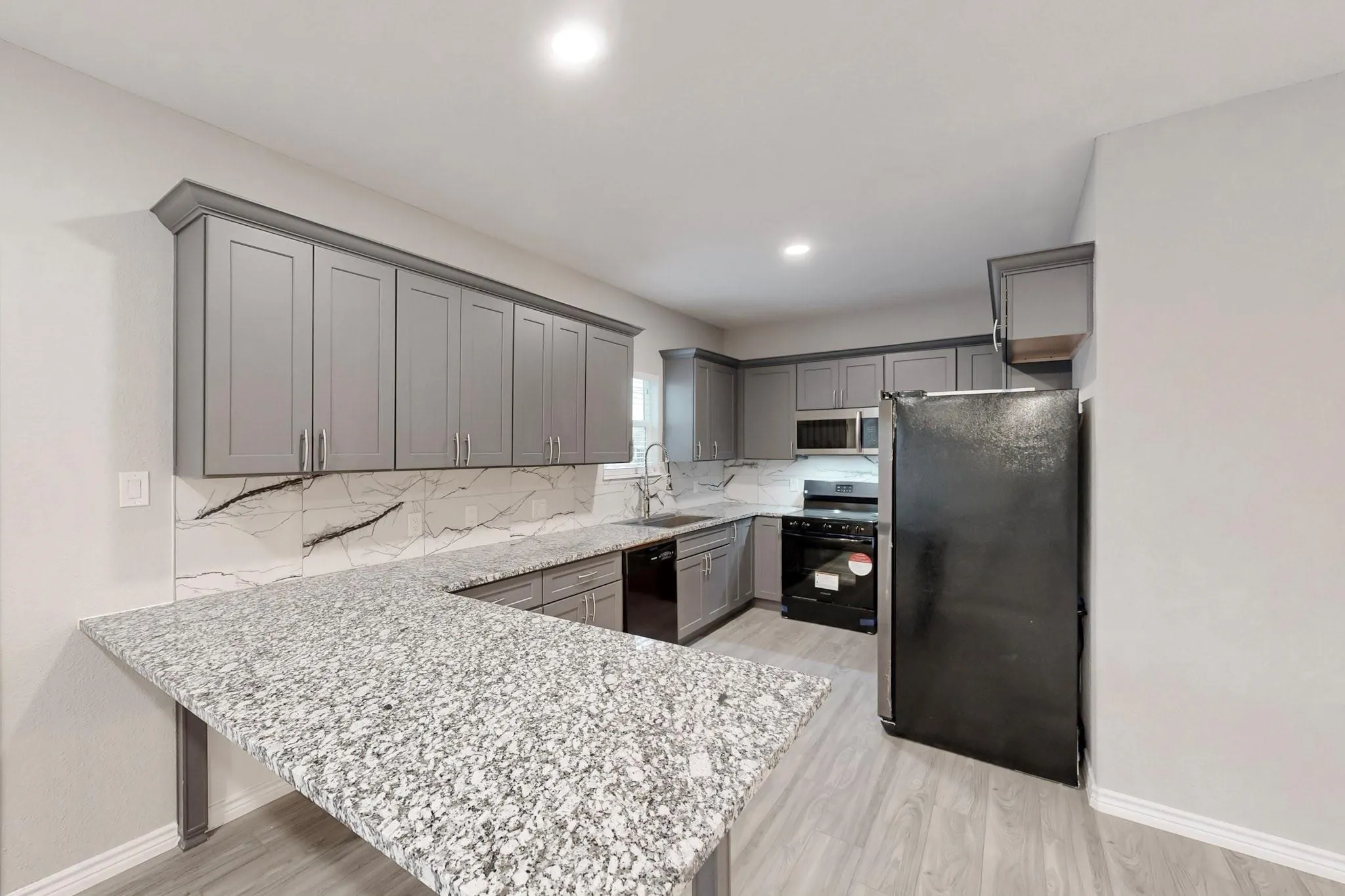 Single Family Residence For Rent in Dallas County , 1938 Nomas Street, Dallas, Texas 75212, 3 Bedroom, 3 Bathroom, Garage spaces, 1,678 Sqft, built in 1960, mls#21371027, Real Estate Agent in Dallas, Homes For Rent in Dallas county, Homes For Rent in Dallas, Realtor in Dallas Texas, Real Estate Brokerage Independent Realty Texas, Luminita Cordes Realtor