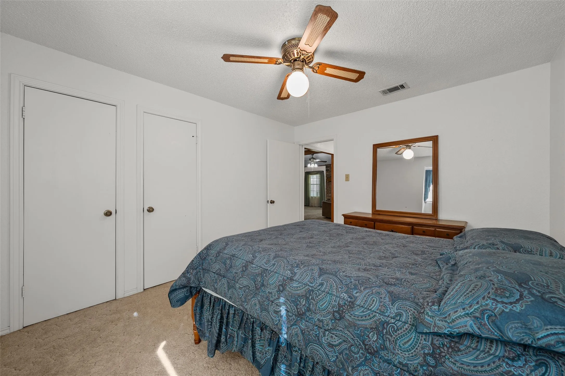 Single Family Residence For Sale in Mc Lennan County , 721 Pawnee Trail, Hewitt, Texas 76643, 3 Bedroom, 2 Bathroom, 2 Garage spaces, 1,342 Sqft, built in 1977, mls#21370926, Real Estate Agent in Hewitt, Homes For Sale in Mc Lennan county, Homes For Sale in Hewitt, Realtor in Hewitt Texas, Real Estate Brokerage Independent Realty Texas, Luminita Cordes Realtor