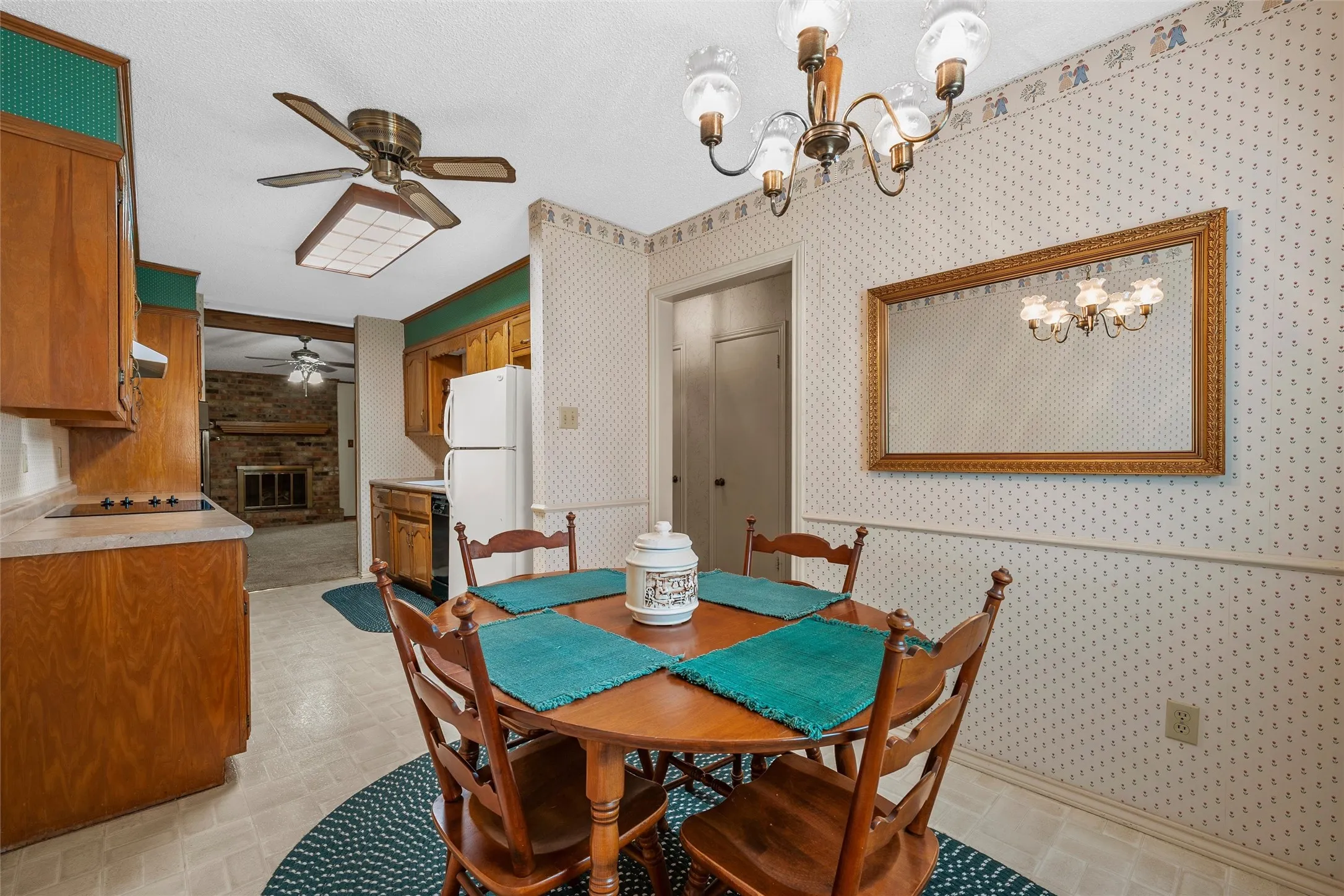 Single Family Residence For Sale in Mc Lennan County , 721 Pawnee Trail, Hewitt, Texas 76643, 3 Bedroom, 2 Bathroom, 2 Garage spaces, 1,342 Sqft, built in 1977, mls#21370926, Real Estate Agent in Hewitt, Homes For Sale in Mc Lennan county, Homes For Sale in Hewitt, Realtor in Hewitt Texas, Real Estate Brokerage Independent Realty Texas, Luminita Cordes Realtor