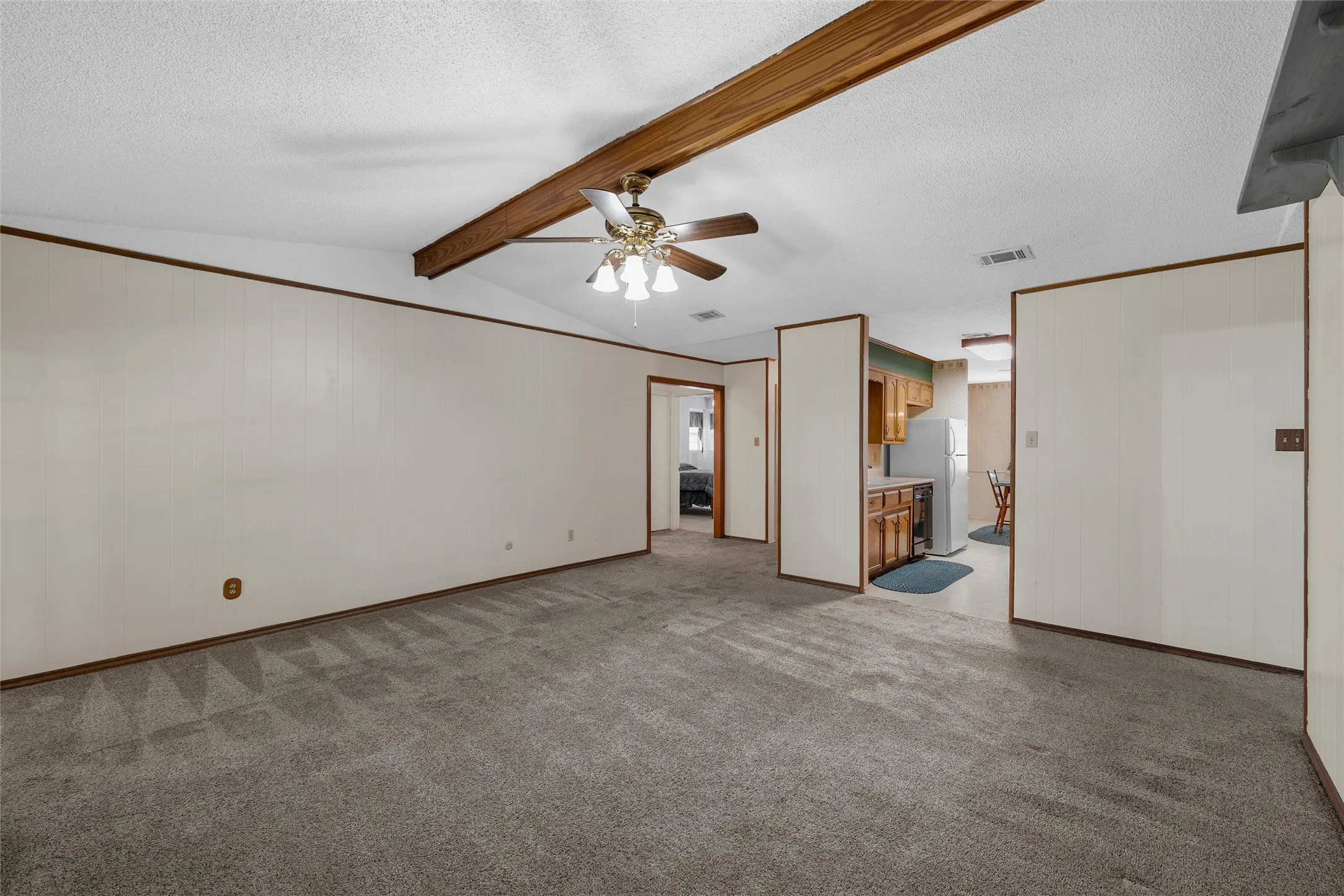Single Family Residence For Sale in Mc Lennan County , 721 Pawnee Trail, Hewitt, Texas 76643, 3 Bedroom, 2 Bathroom, 2 Garage spaces, 1,342 Sqft, built in 1977, mls#21370926, Real Estate Agent in Hewitt, Homes For Sale in Mc Lennan county, Homes For Sale in Hewitt, Realtor in Hewitt Texas, Real Estate Brokerage Independent Realty Texas, Luminita Cordes Realtor